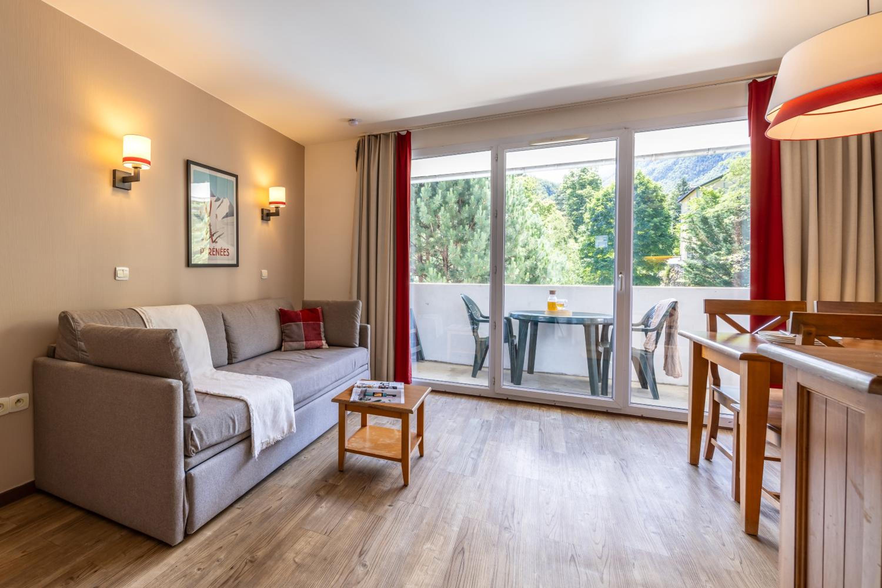 One-Bedroom Apartment with Sleeping Alcove (6 People) - Photo 4