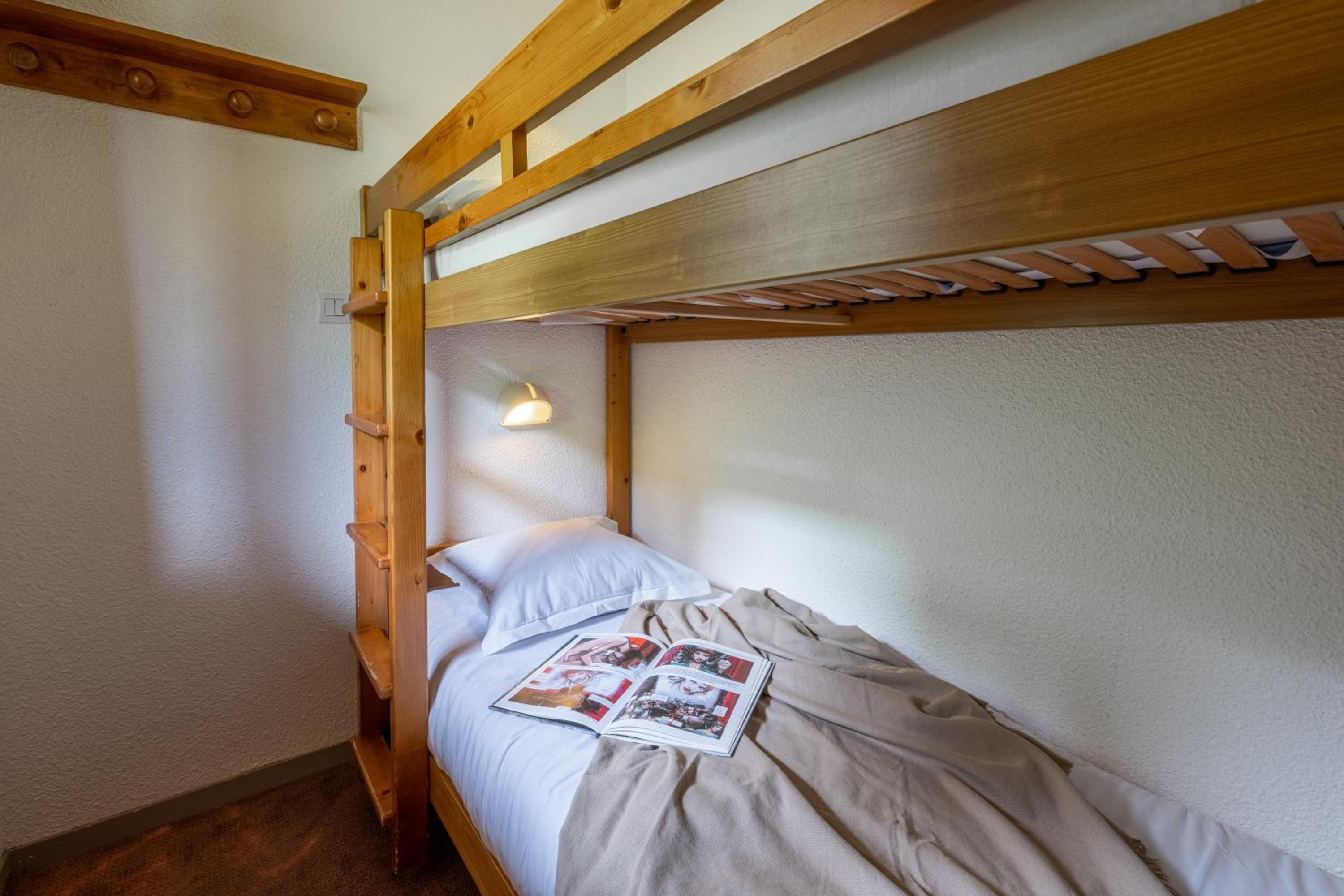One-Bedroom Apartment with Sleeping Alcove (6 People) - Photo 6