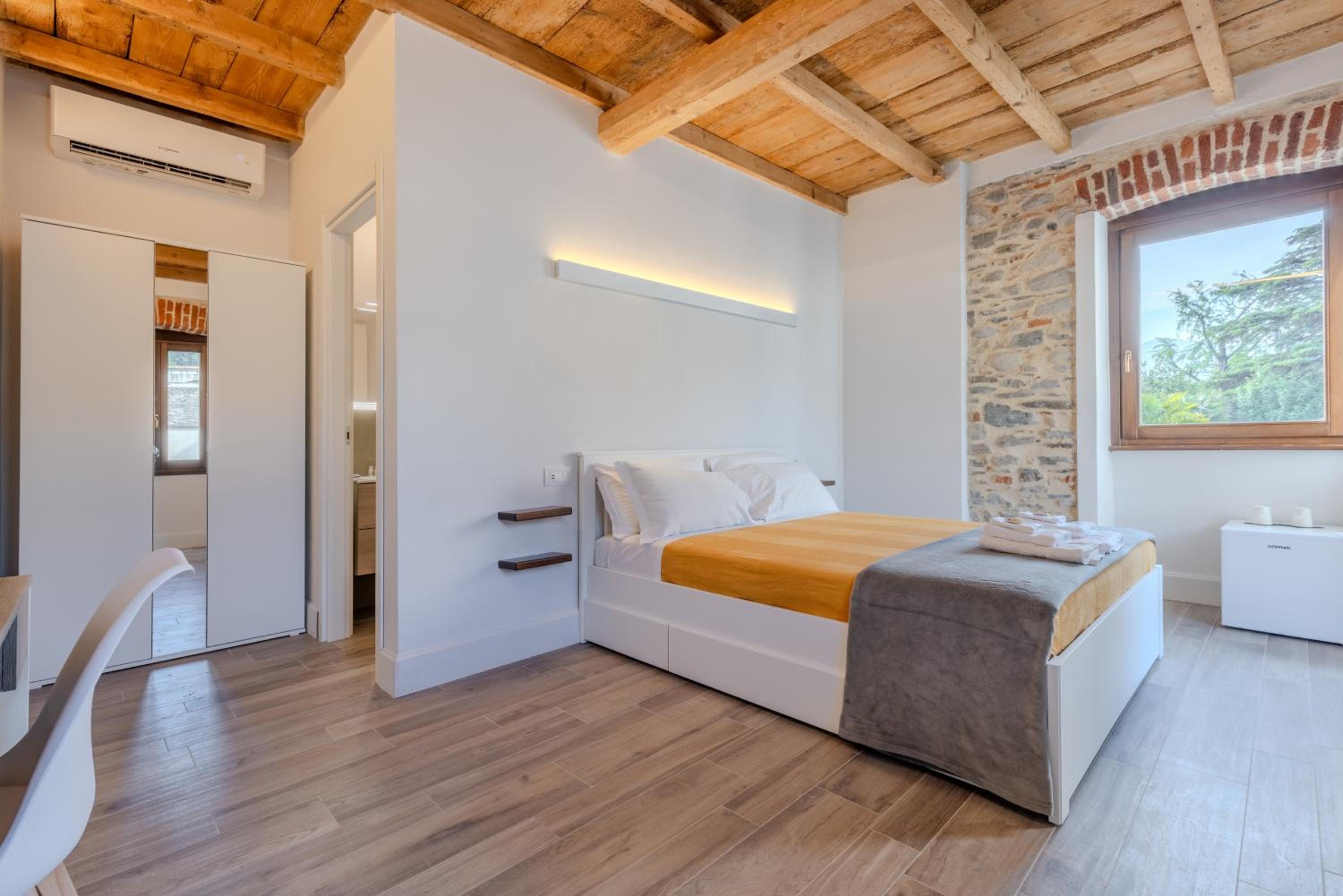 Deluxe Double Room with Balcony - Photo 1