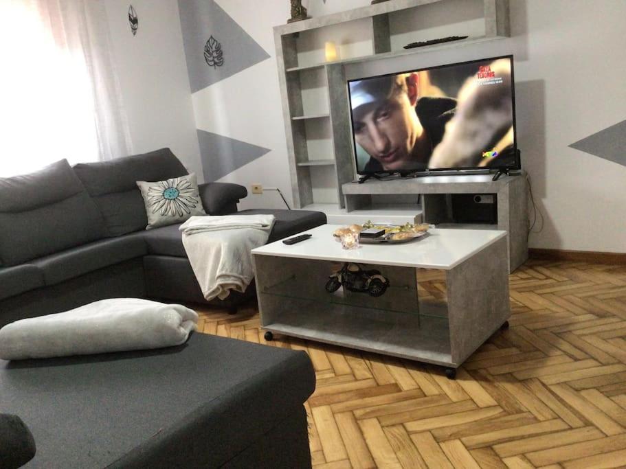Three-Bedroom House photo 2
