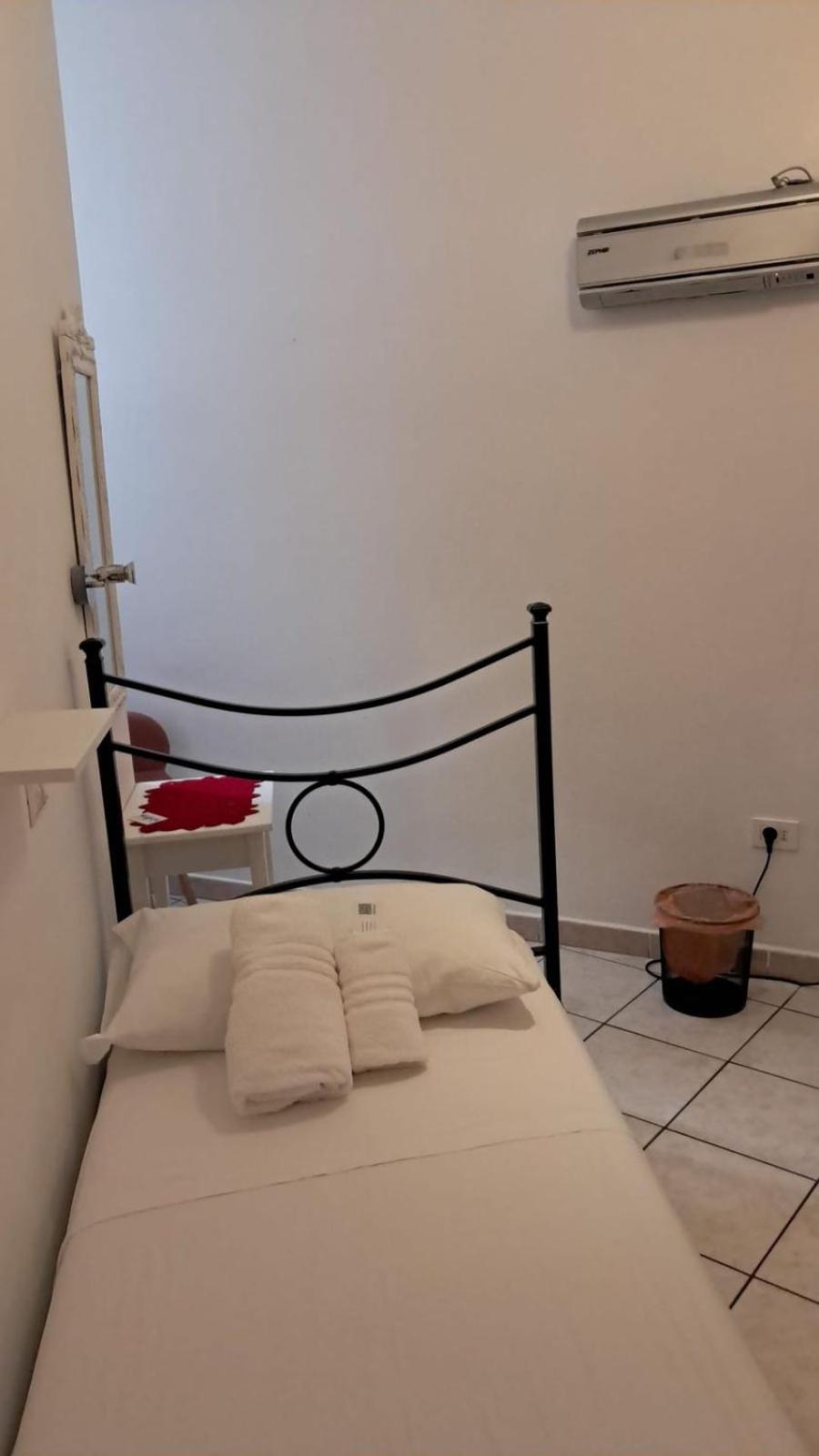 Single Room with Shared Bathroom photo 1