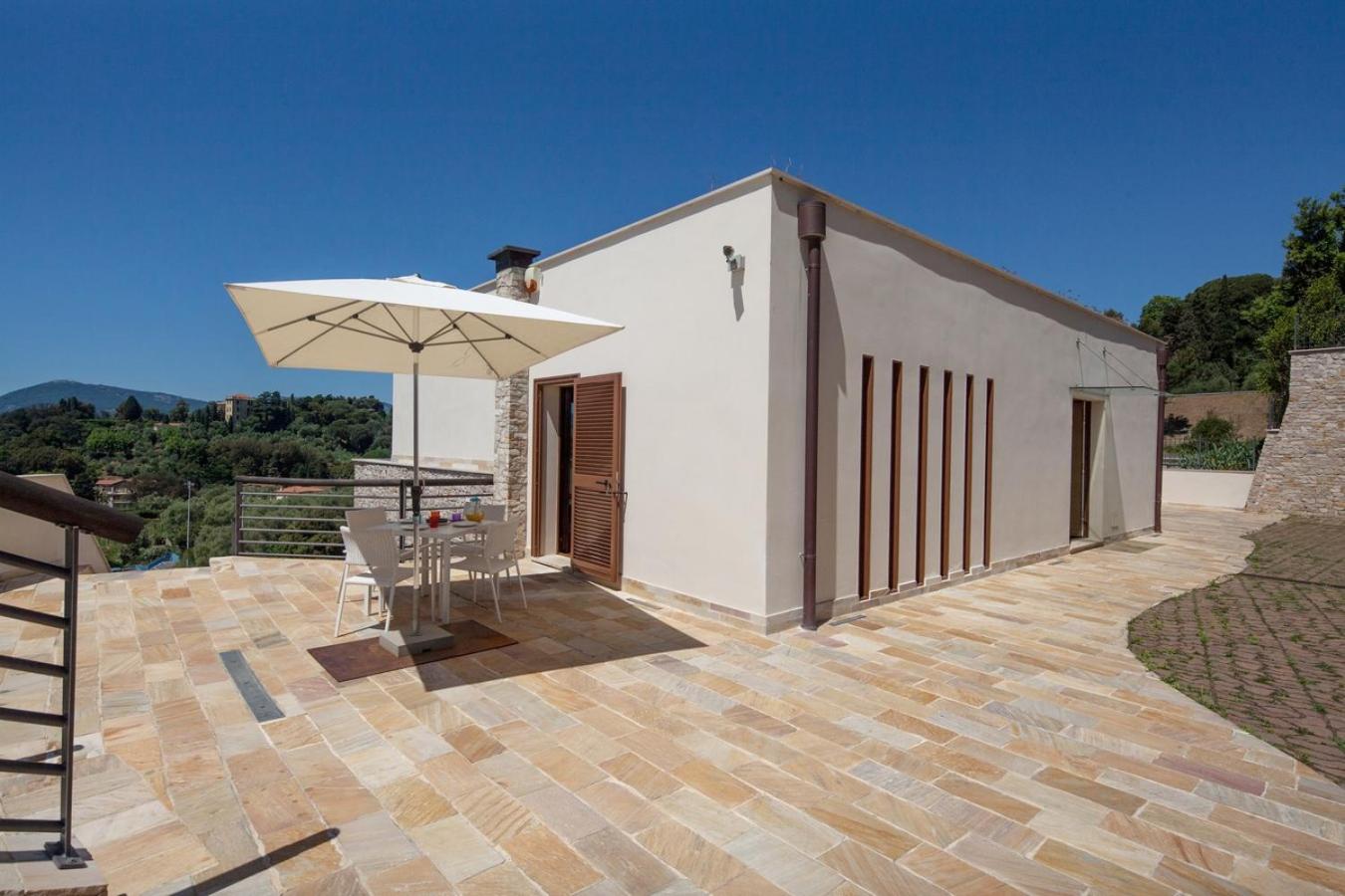 Villa photo 3