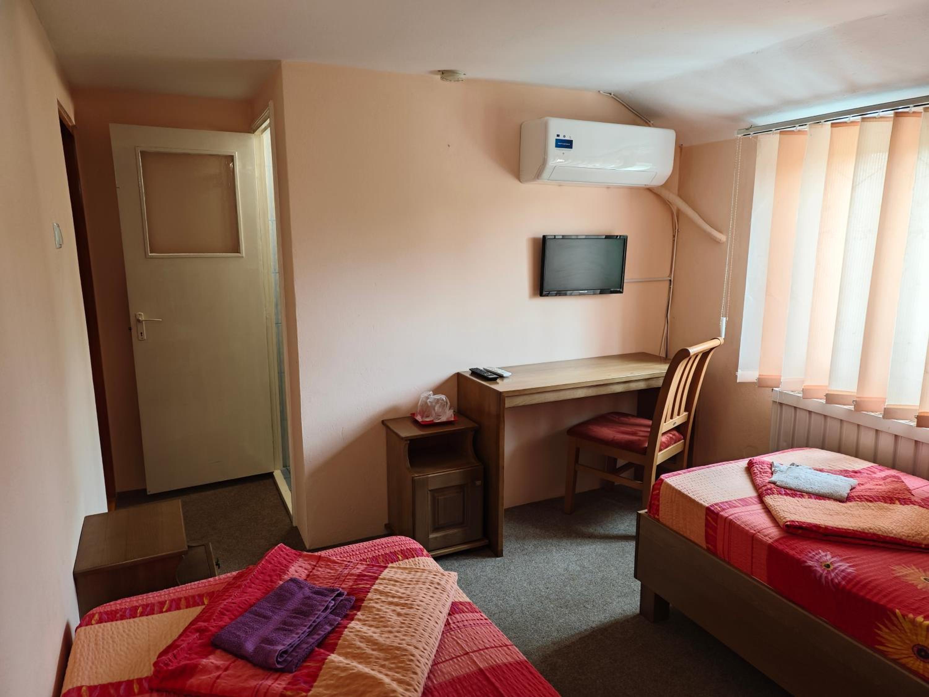 Economy Double or Twin Room photo 3
