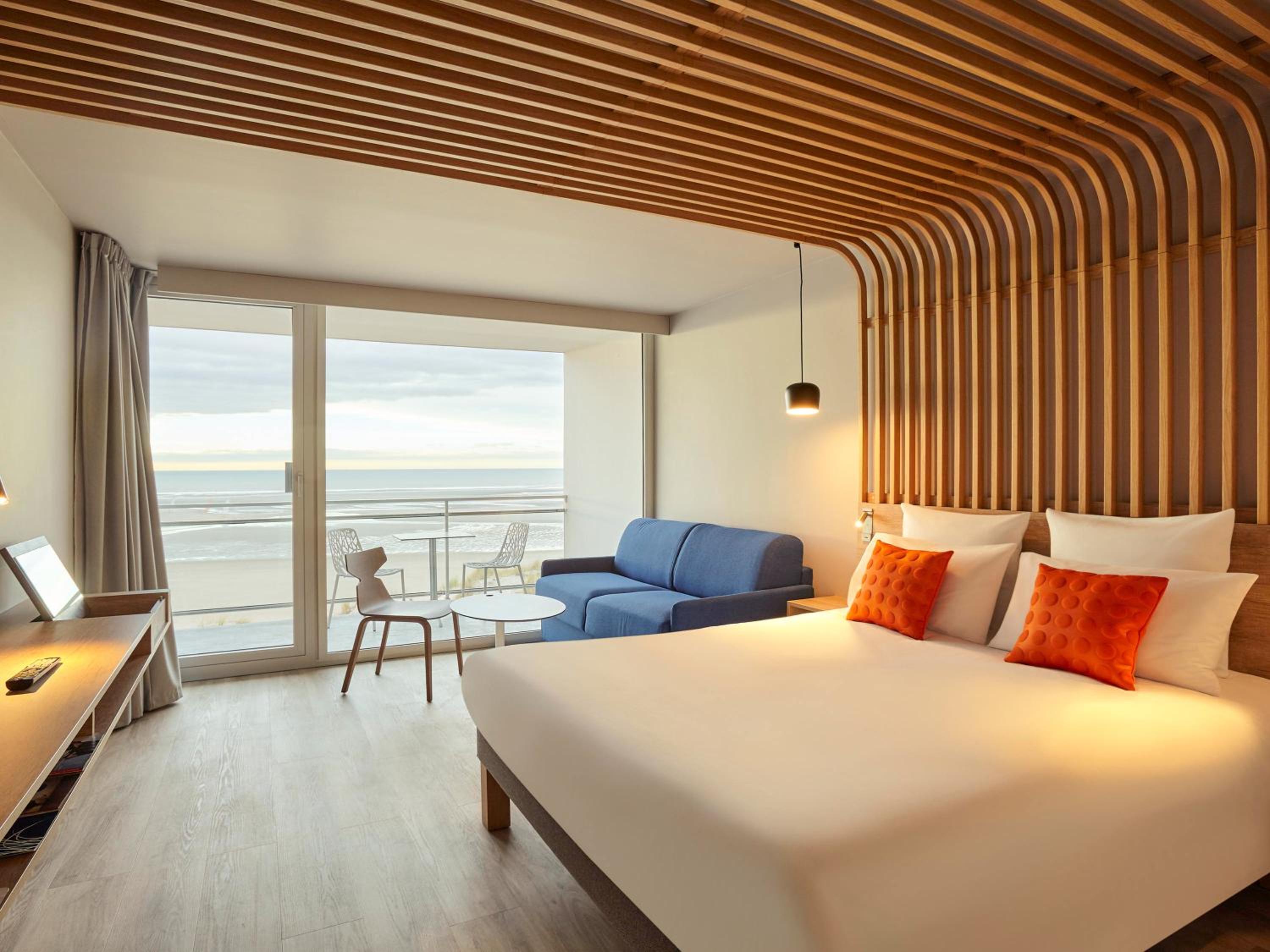 Superior Double Room with Sofa Bed, Balcony and Sea View photo 2