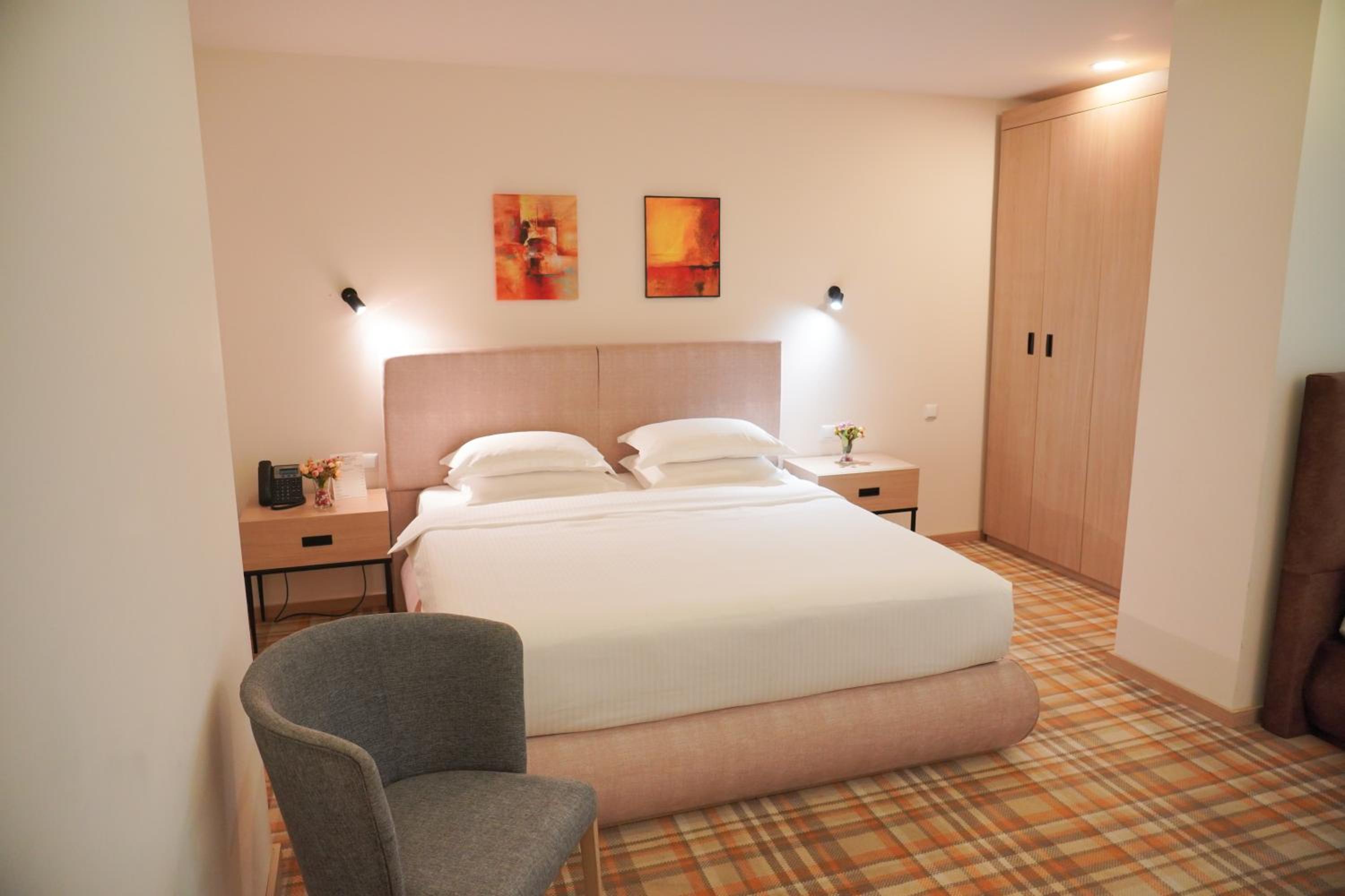 King Room with One King Bed and One Single Bed - Balcony/Mountain View photo 1
