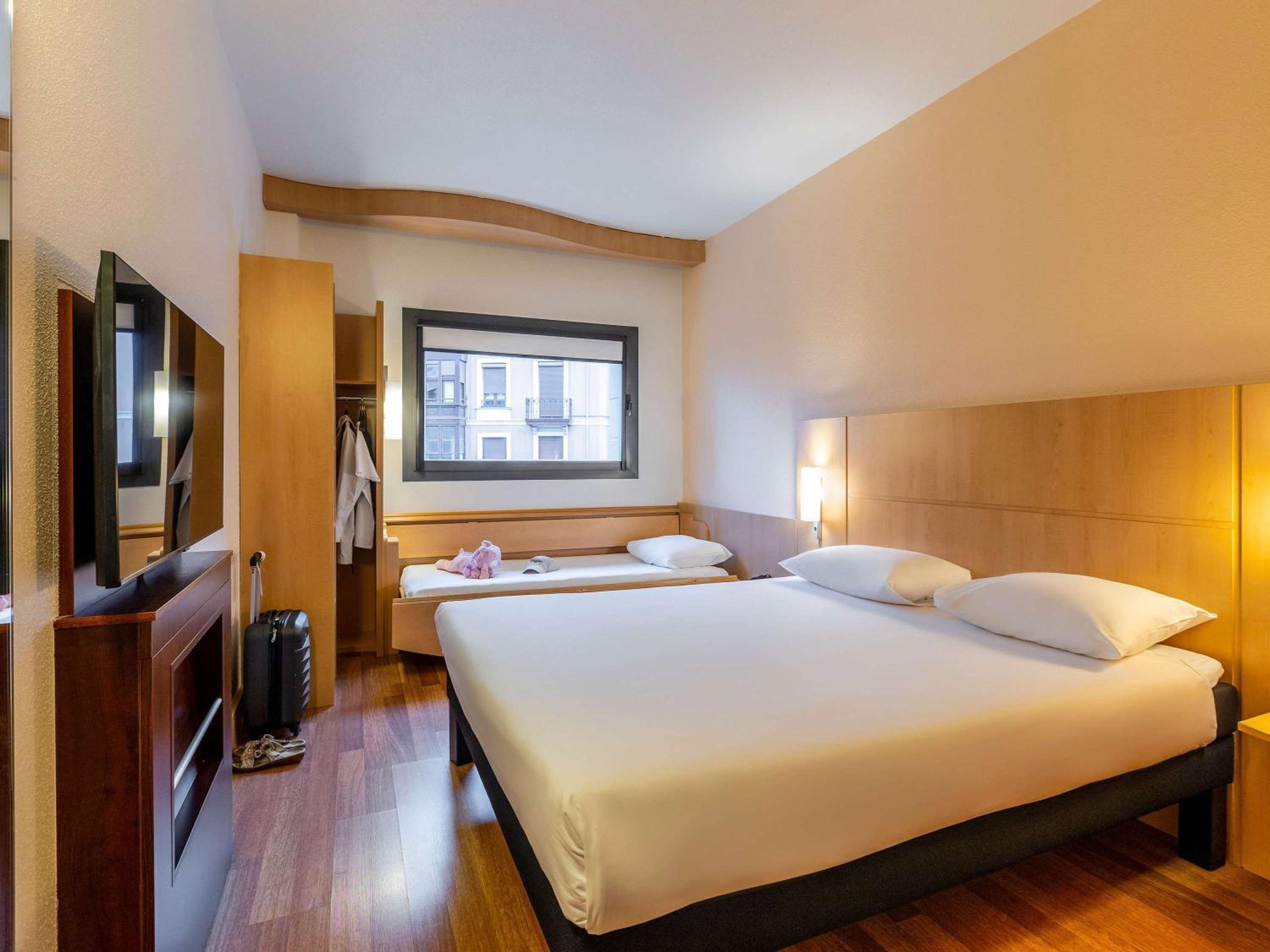 Standard Double Room - Photo 10