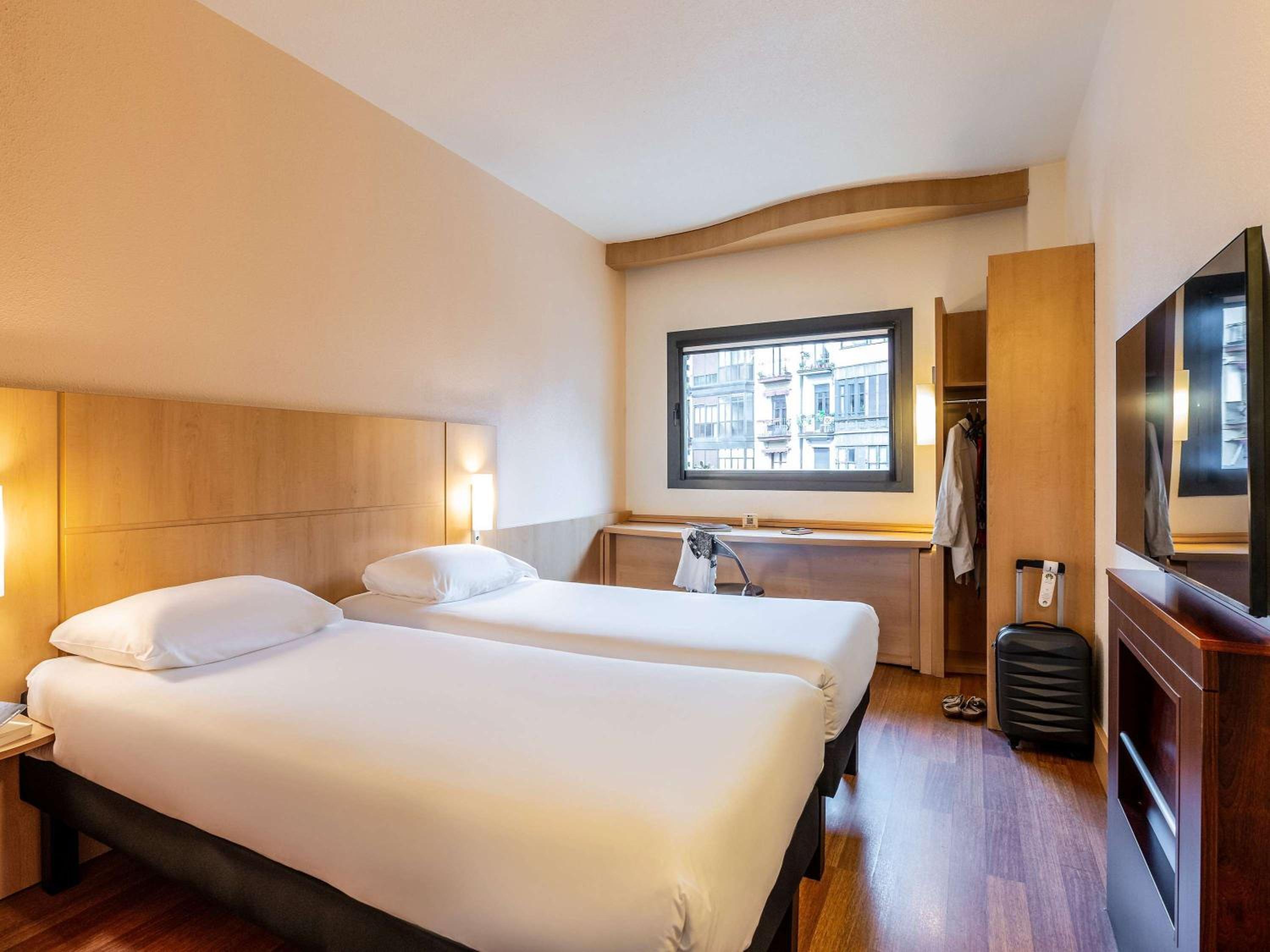 Standard Twin Room - Photo 3