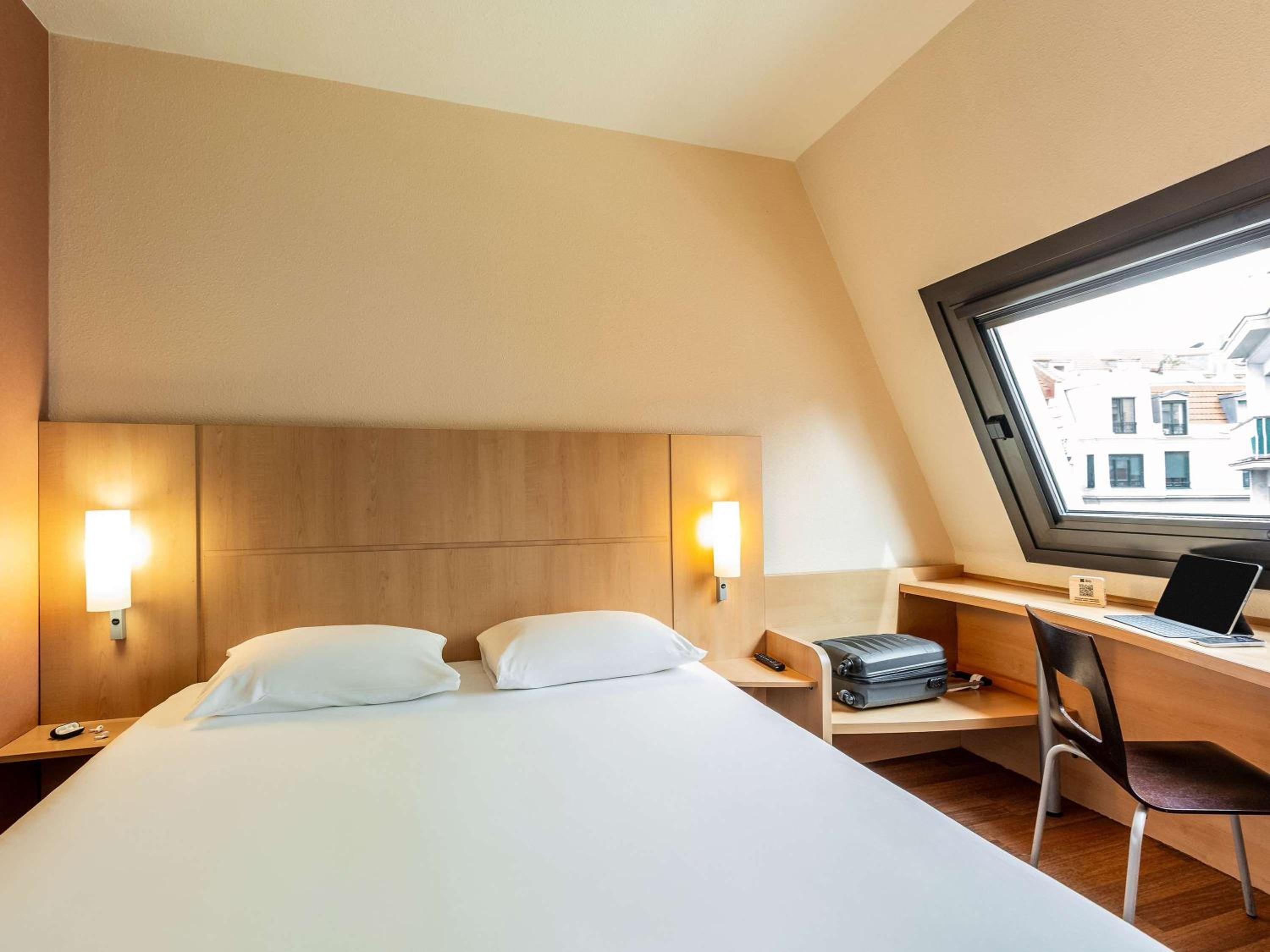 Standard Double Room - Photo 8