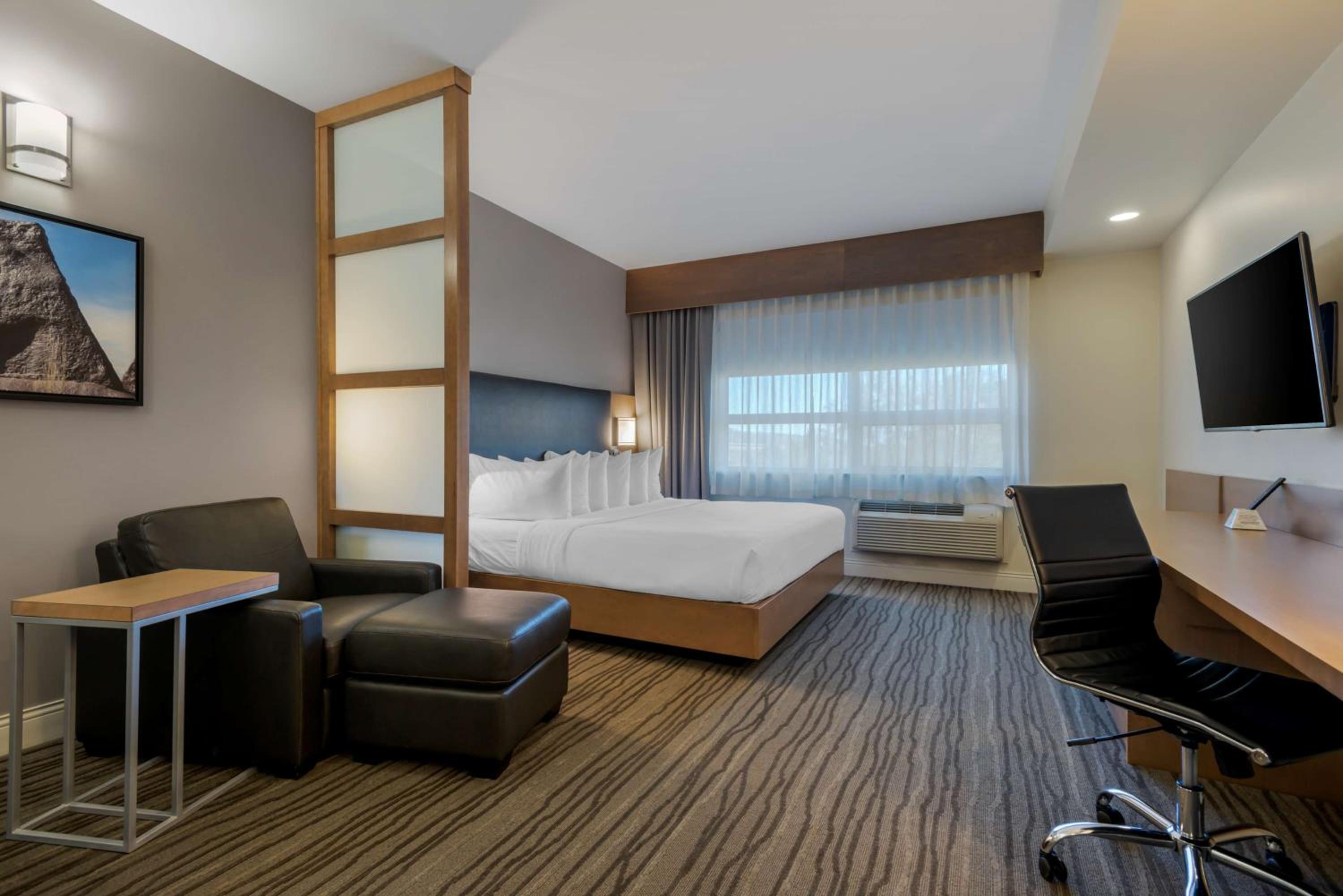King Room with Shower and Kitchenette - Non-Smoking photo 2