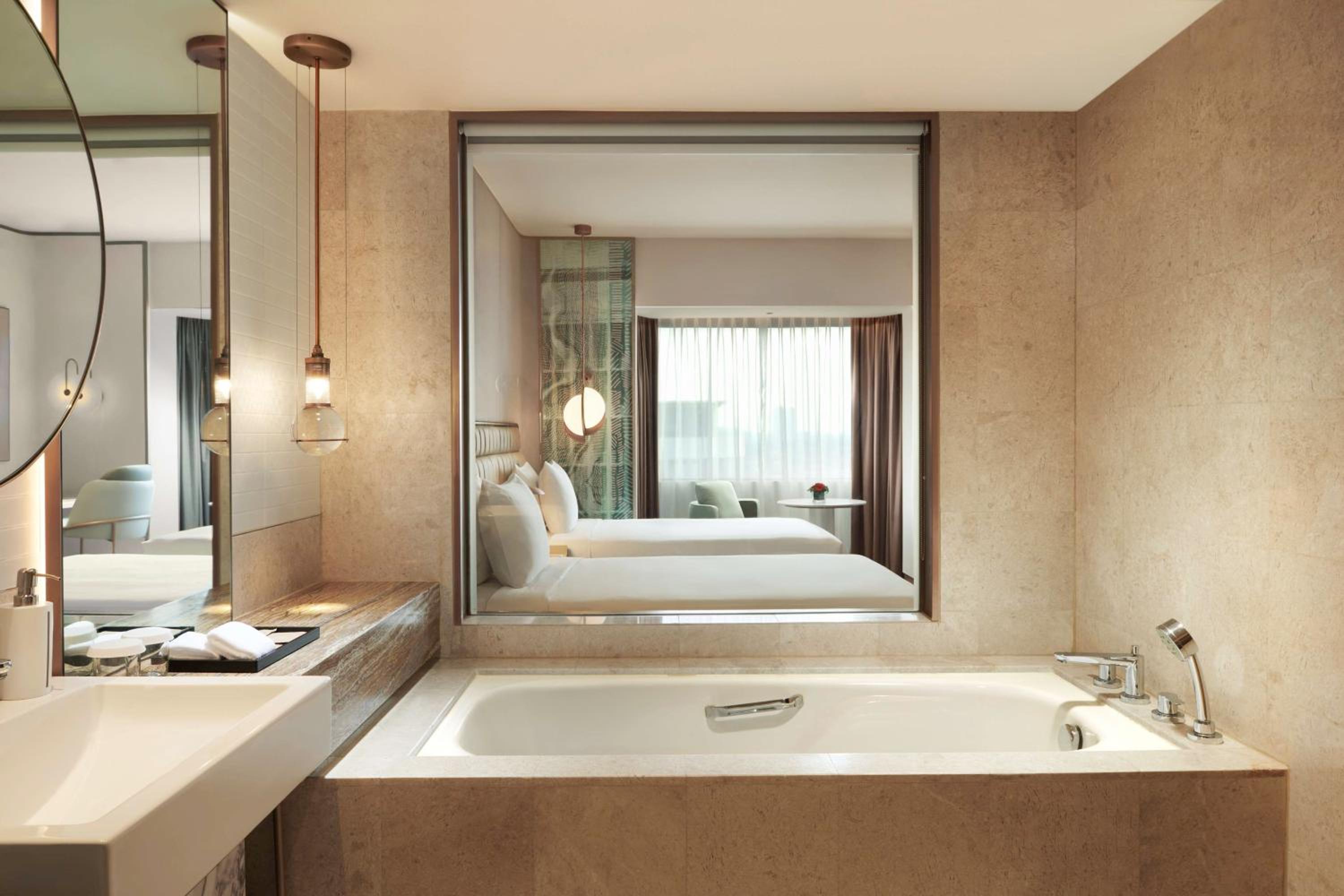 Premium Executive Twin Room with Lounge Access - Photo 6