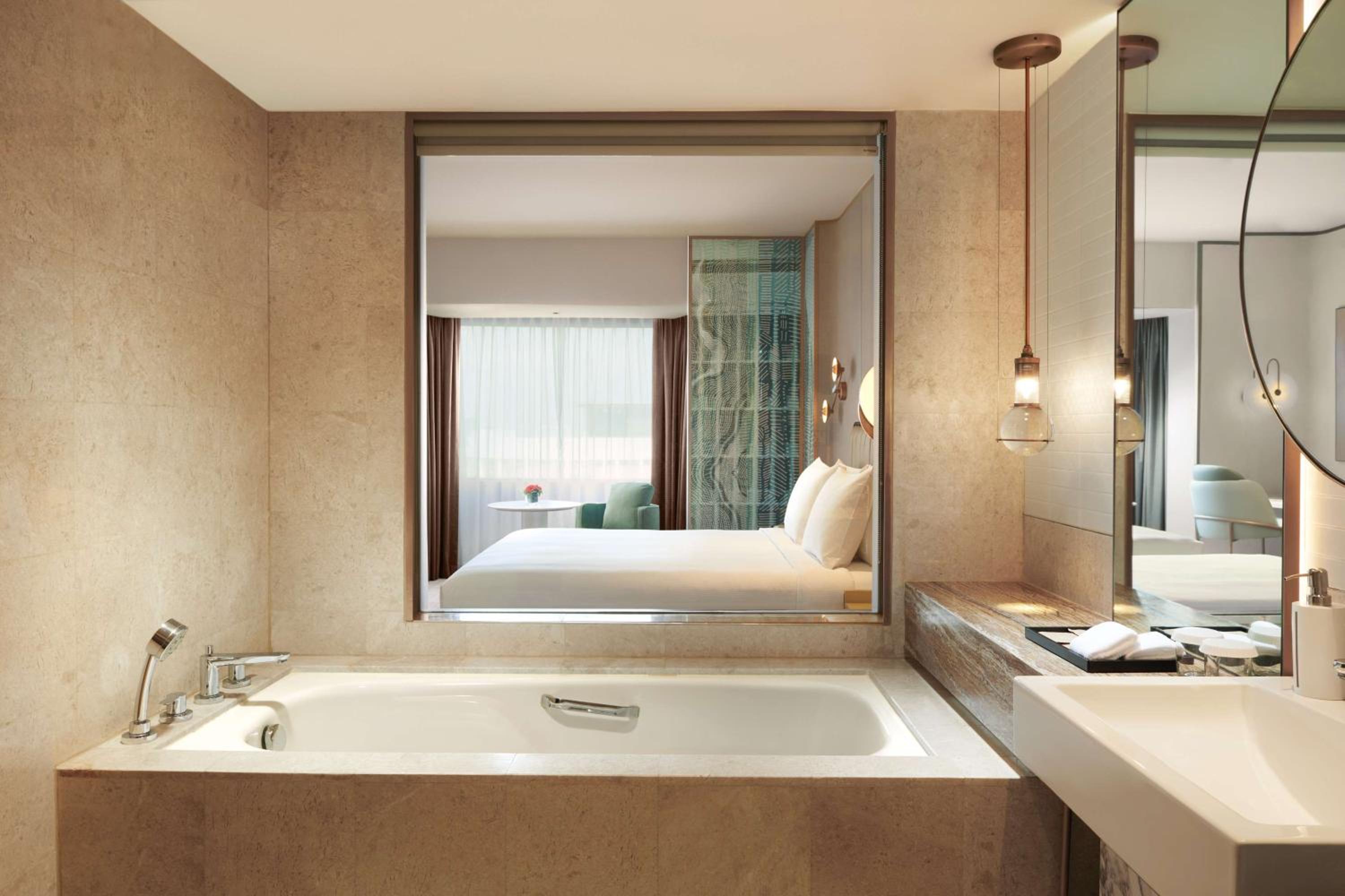 Premium King Room - Photo 6