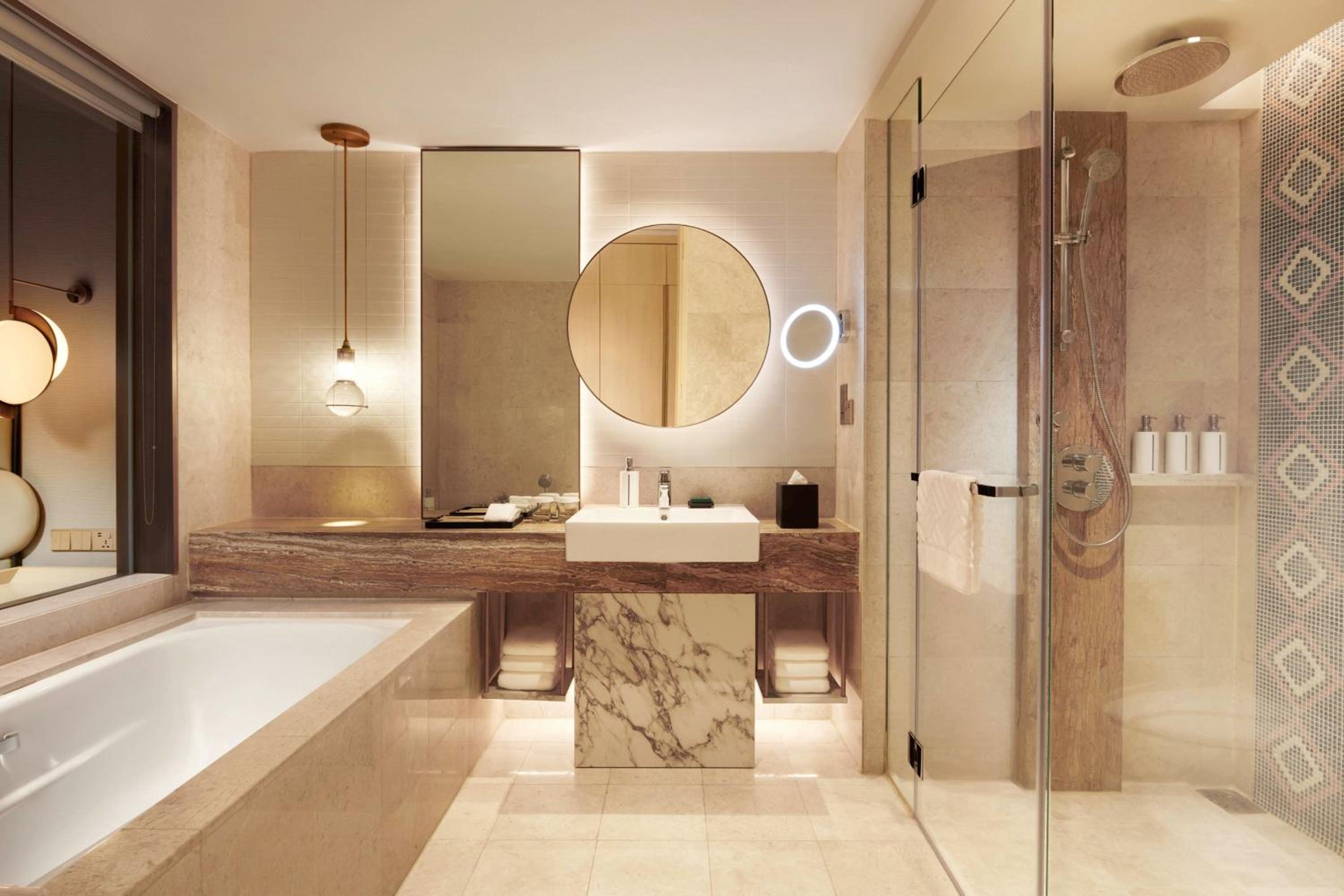 Premium King Room - Photo 5