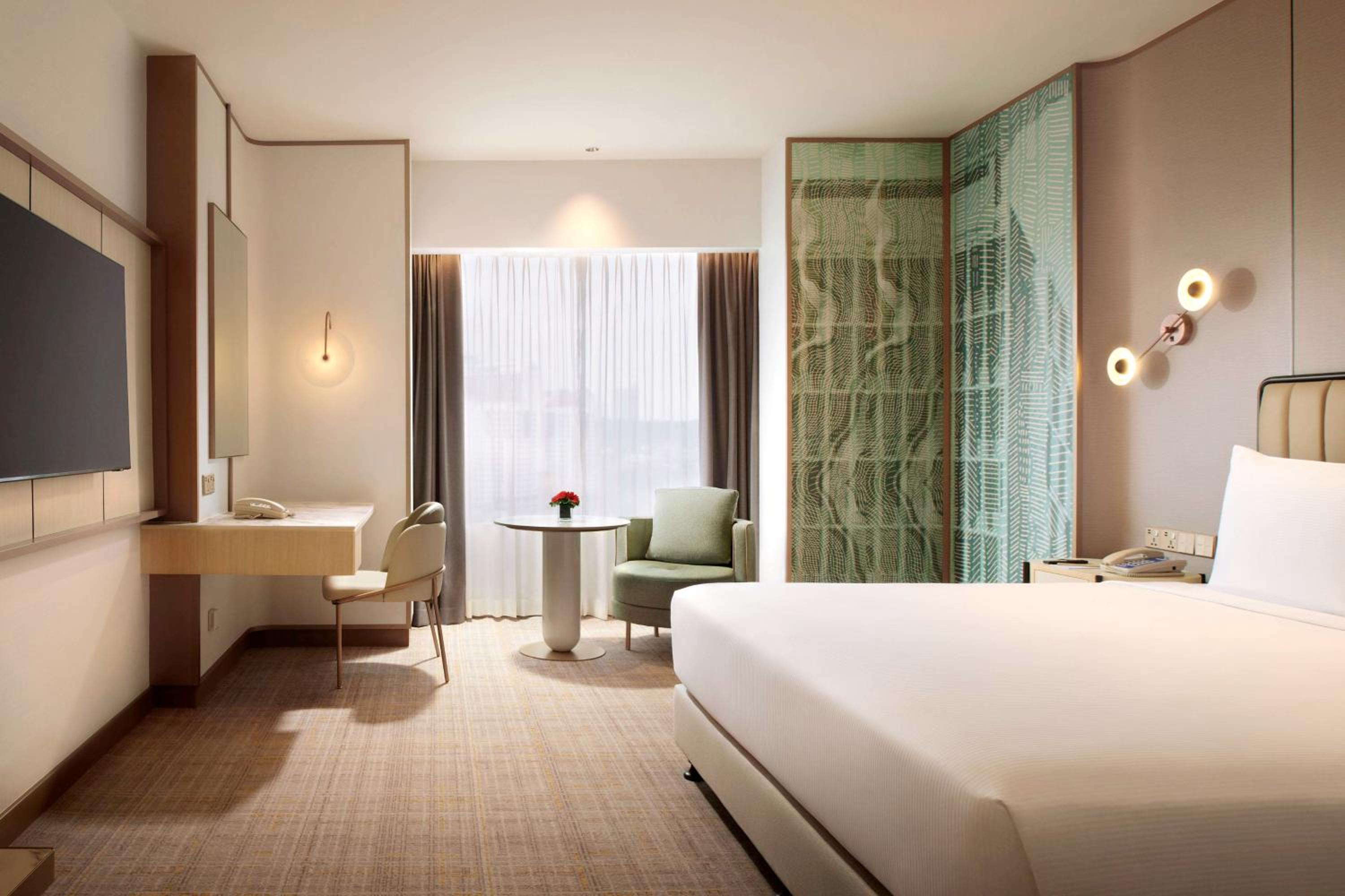 Deluxe Executive King Room with Lounge Access - Photo 2
