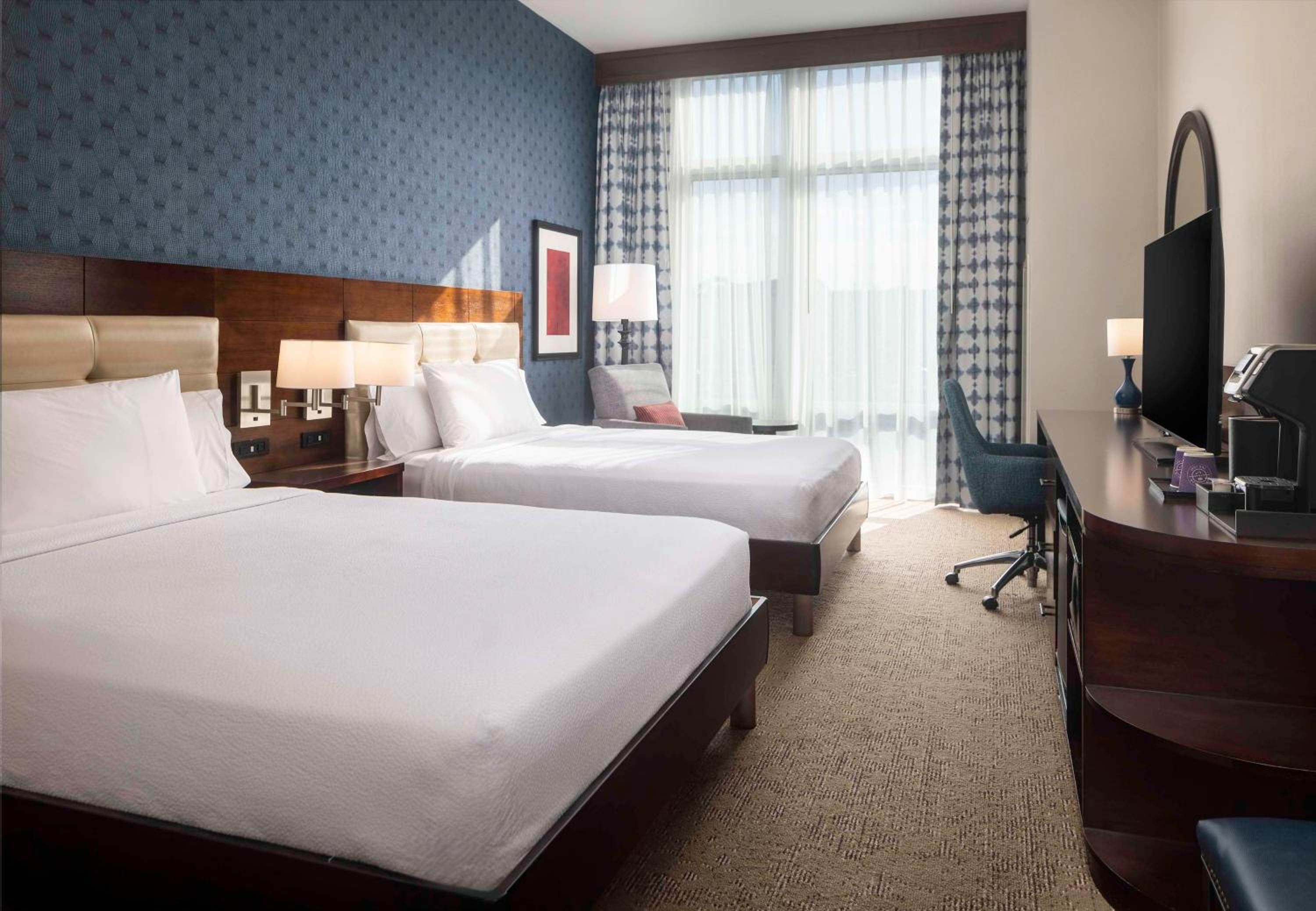 Queen Room with Two Queen Beds photo 1