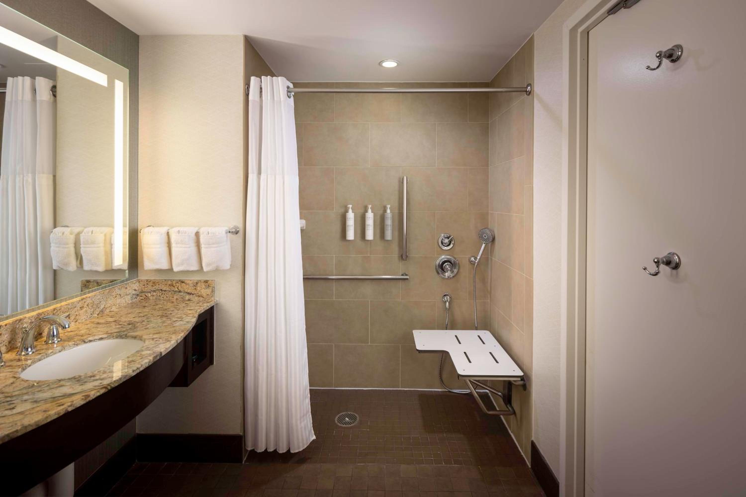 King Room - Hearing Access photo 2