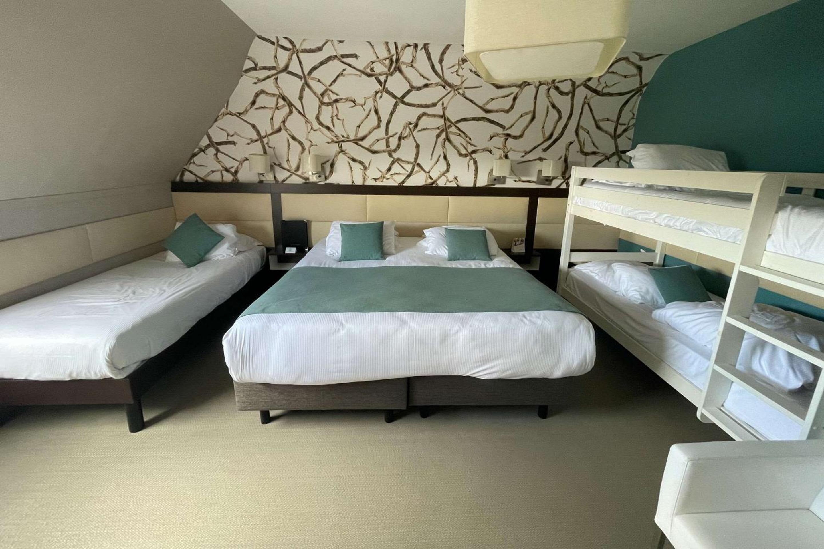 Quintuple Room