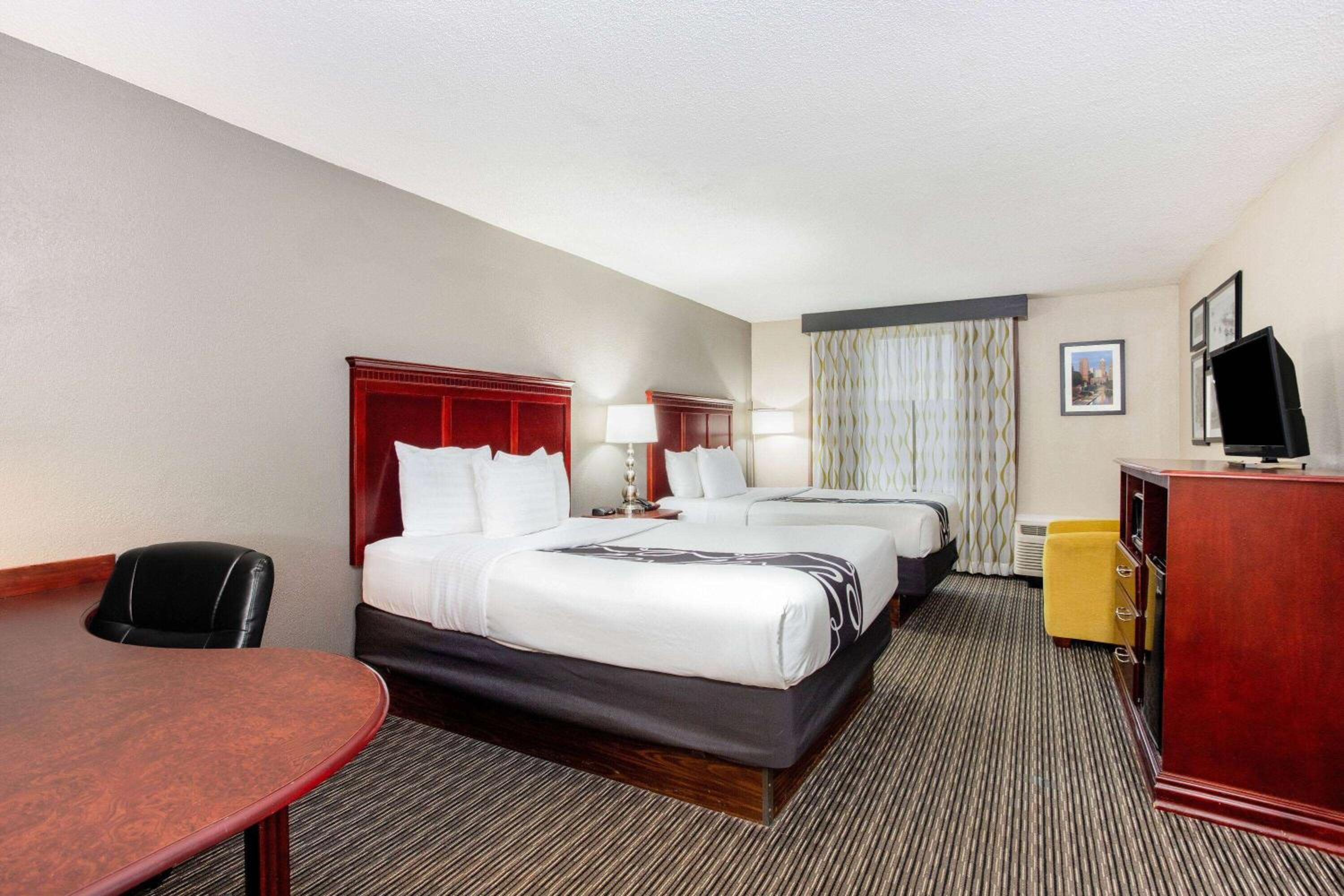 Deluxe Queen Room with Two Queen Beds photo 1