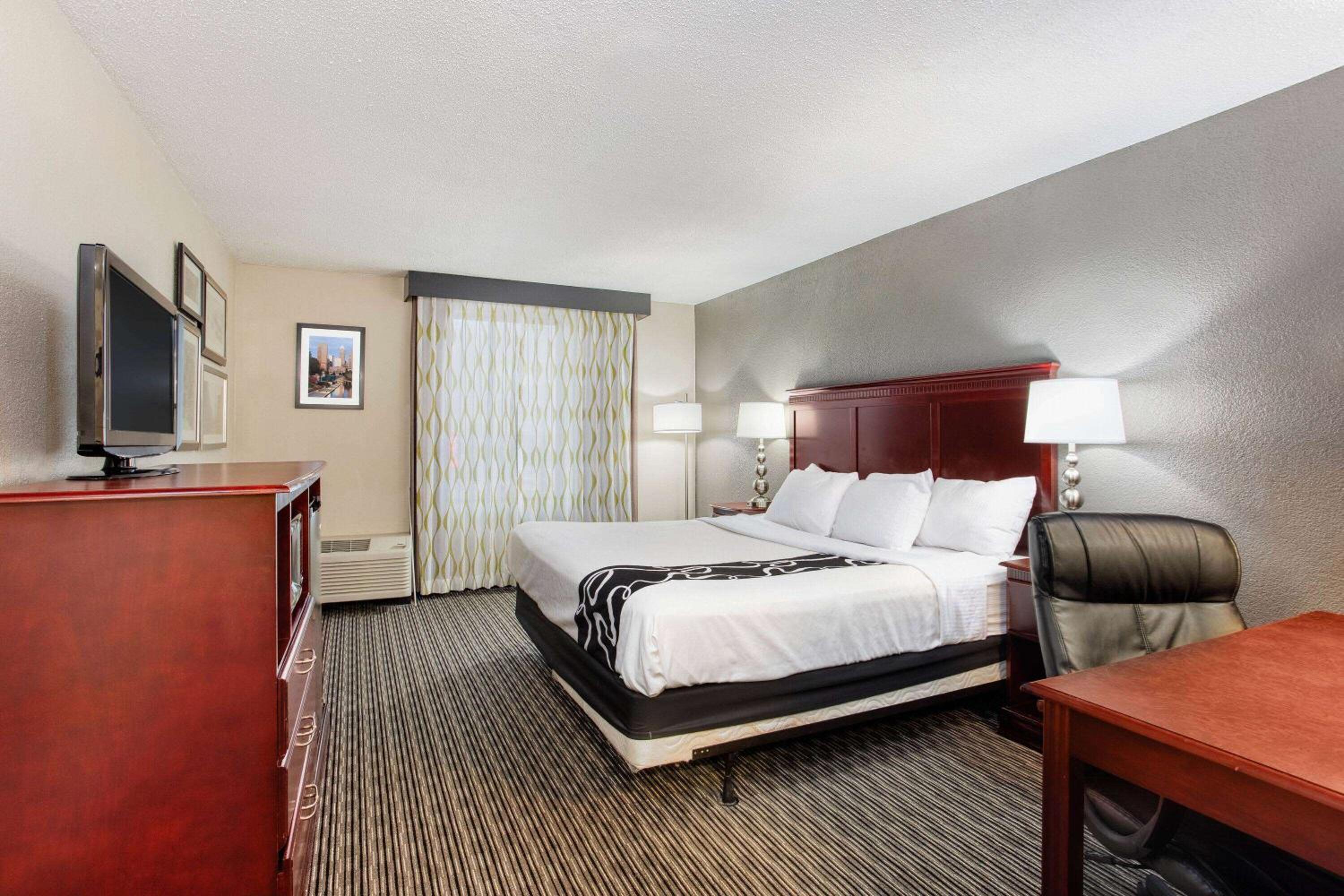 Deluxe King Room - Photo 1