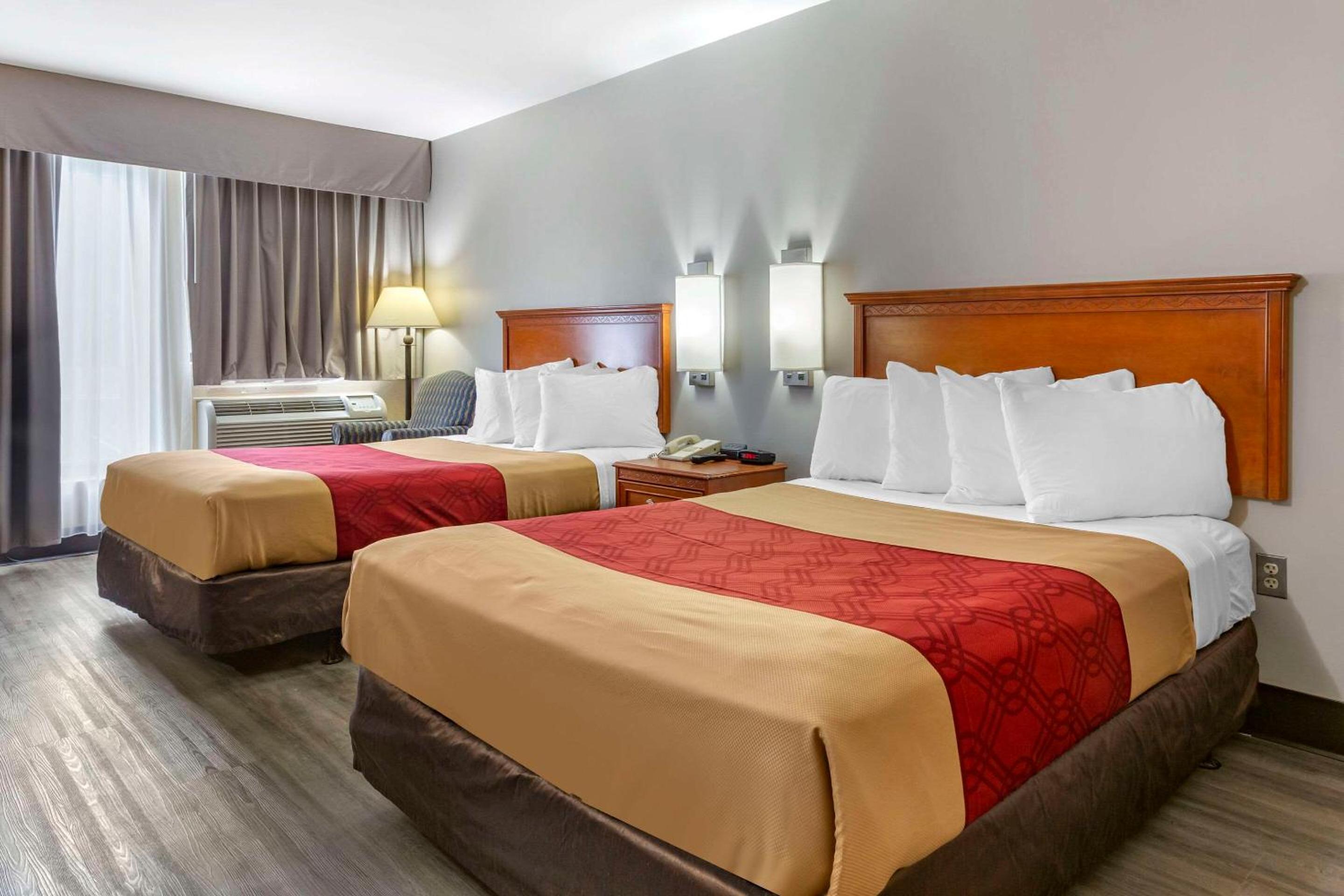 Double Room with Two Double Beds - Non-Smoking - Photo 2