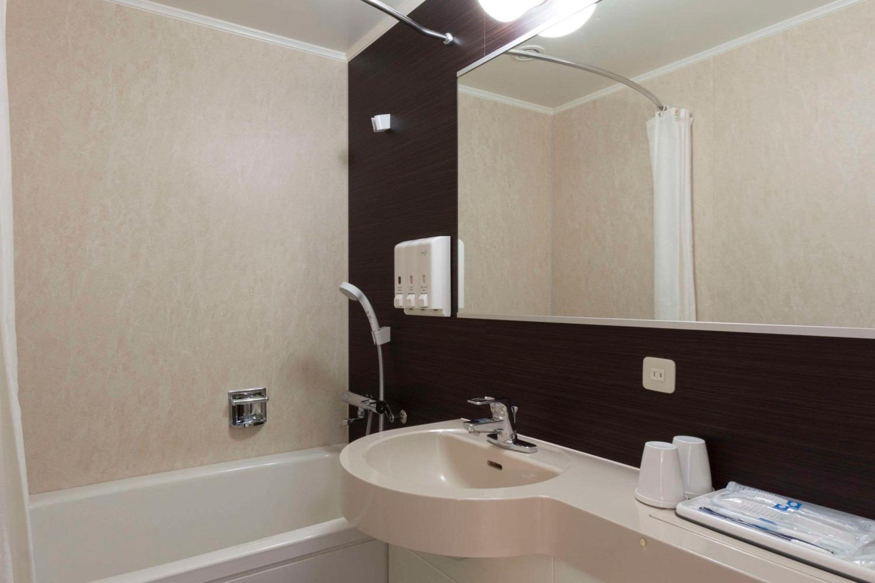 Double Room - Non-Smoking  - Photo 3