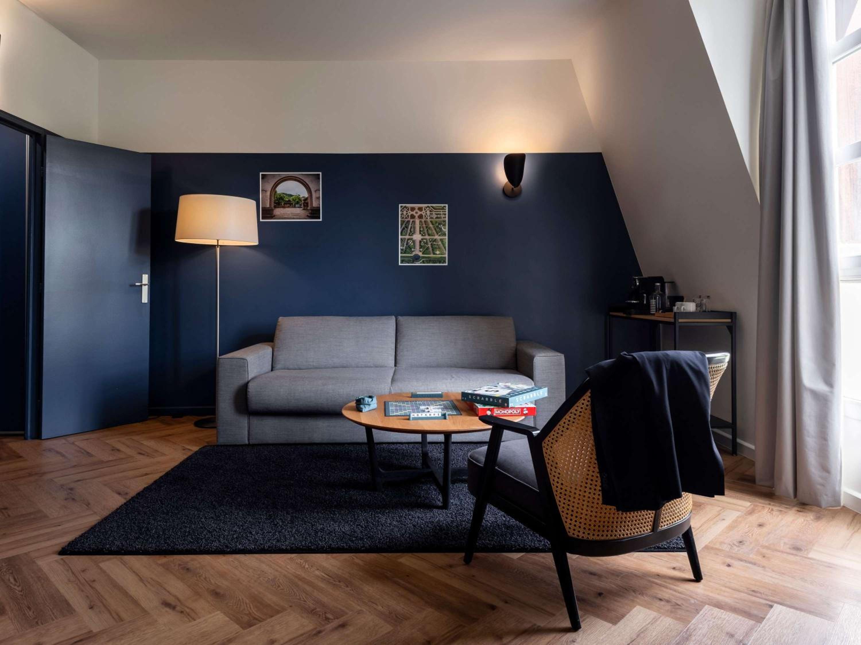 Junior King Suite with Sofa - Photo 4