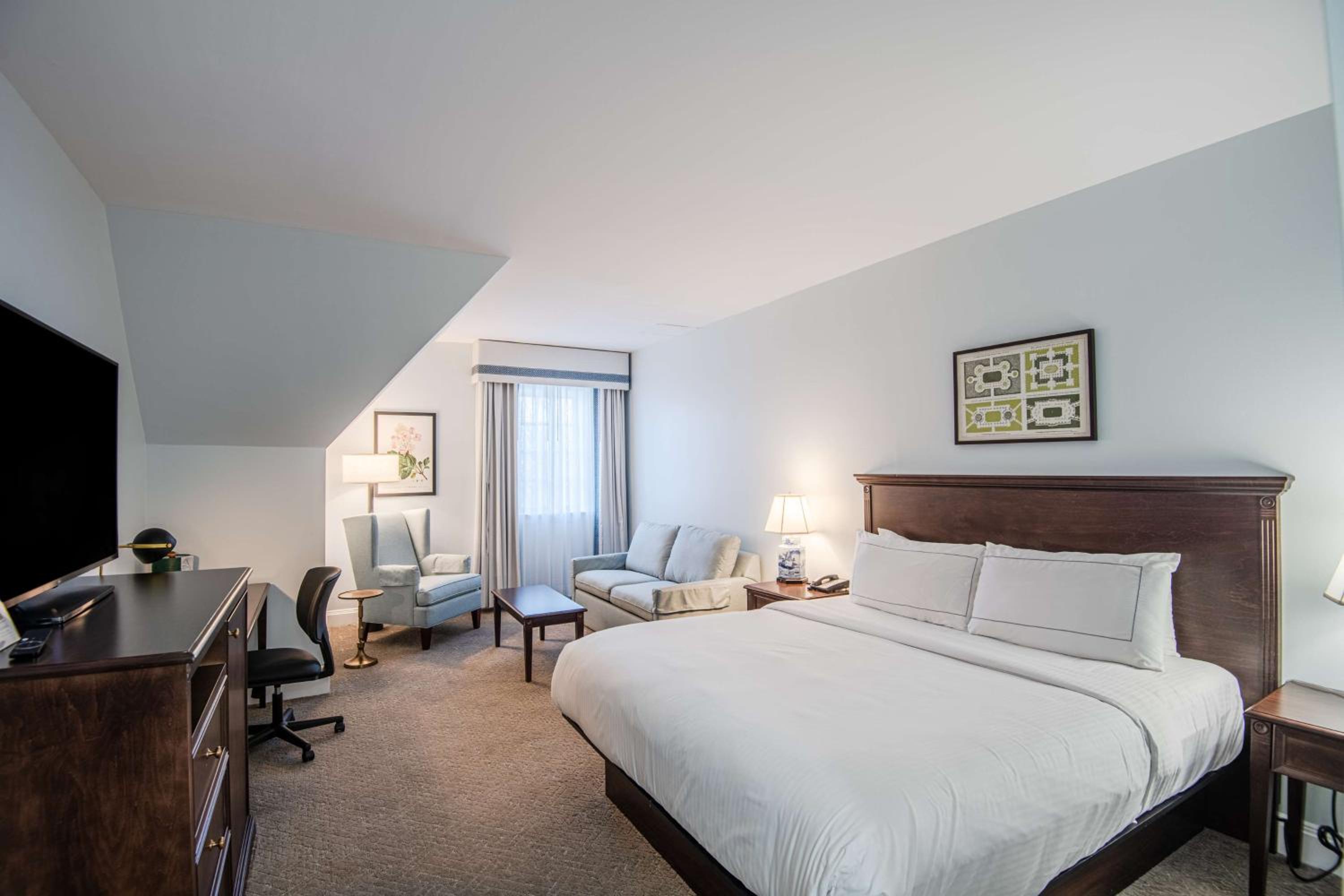 King Room with Pullout Sofa - Photo 2