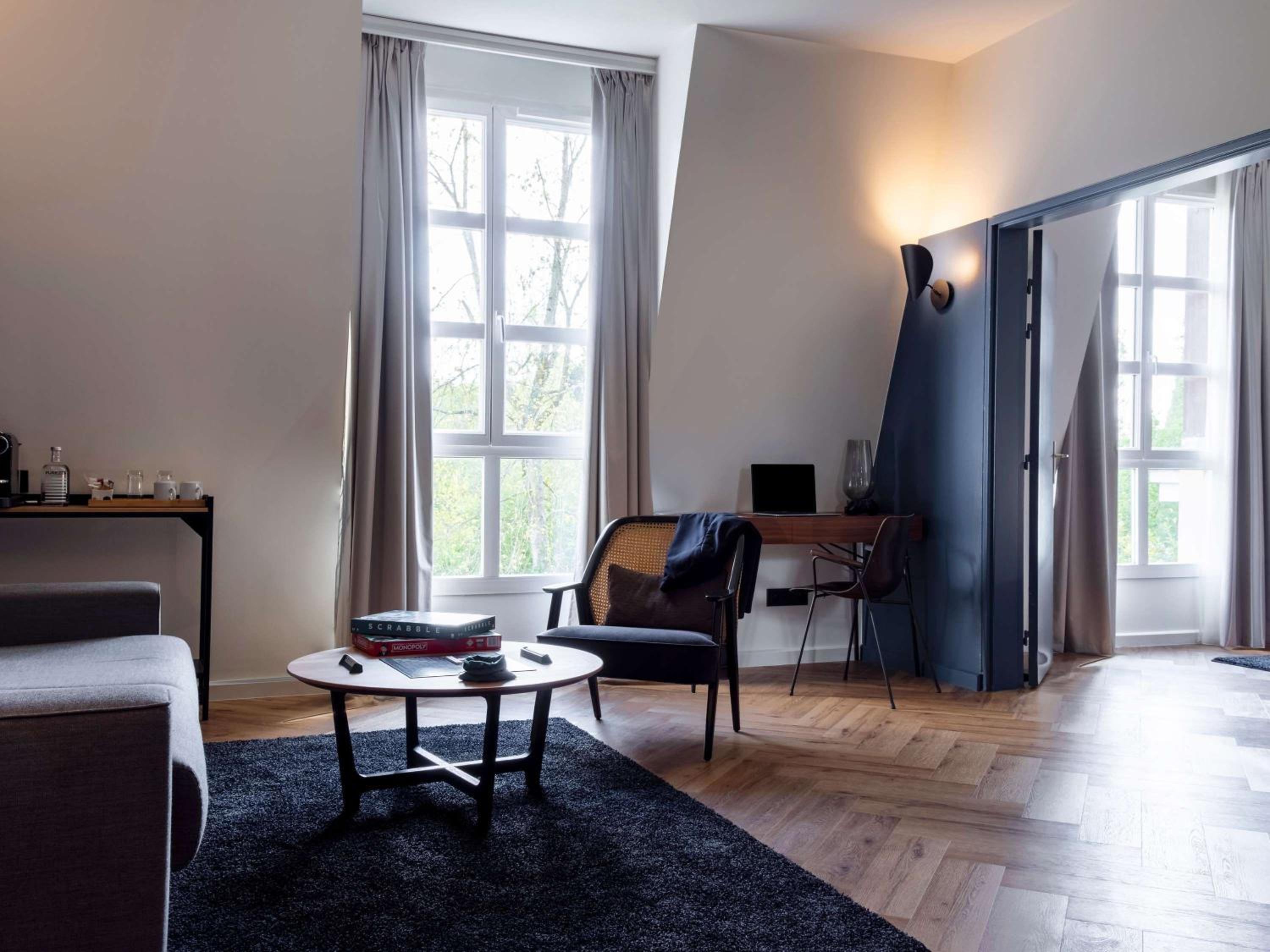 Junior King Suite with Sofa - Photo 2