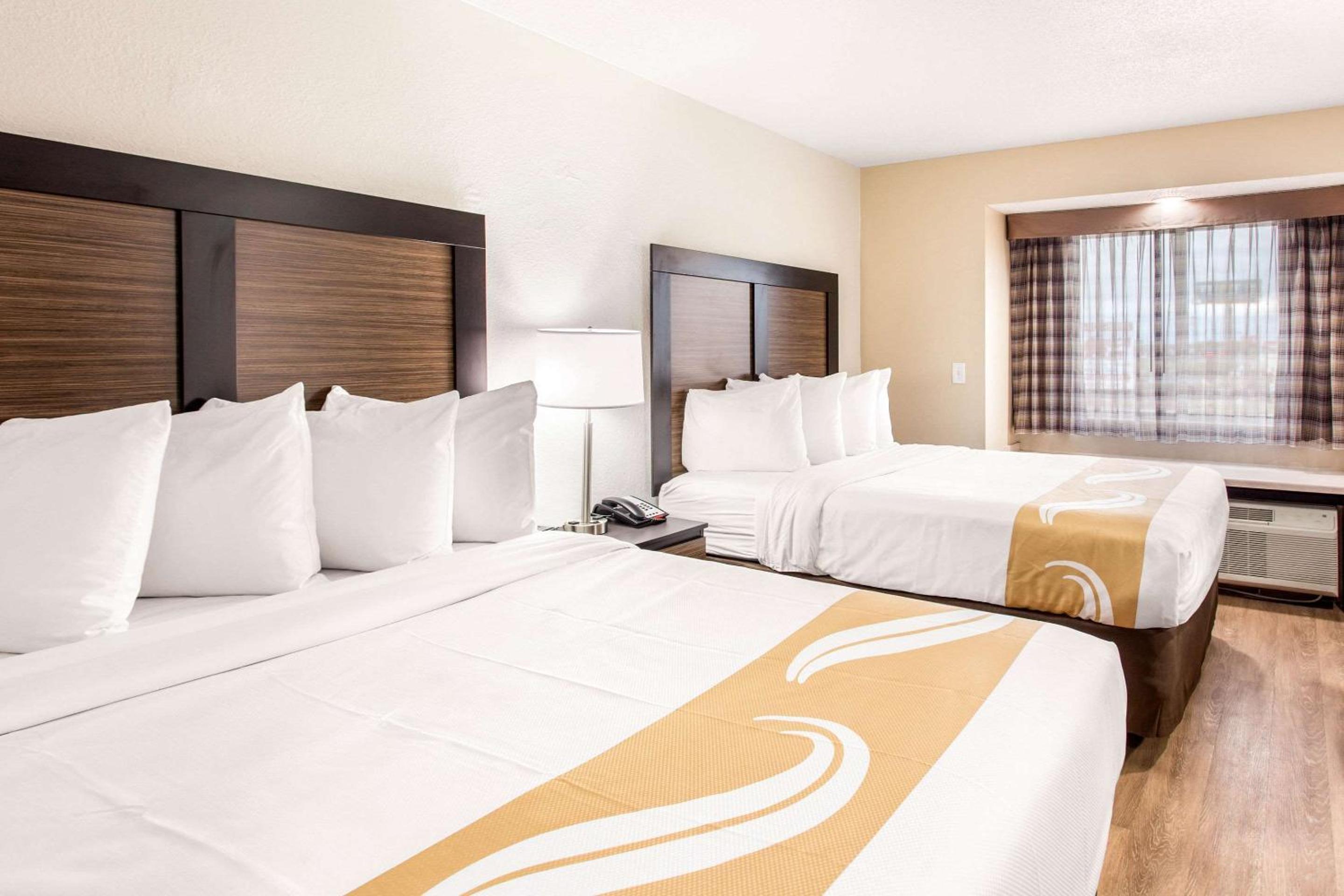 Queen Room with Two Queen Beds - Non-Smoking - Photo 7