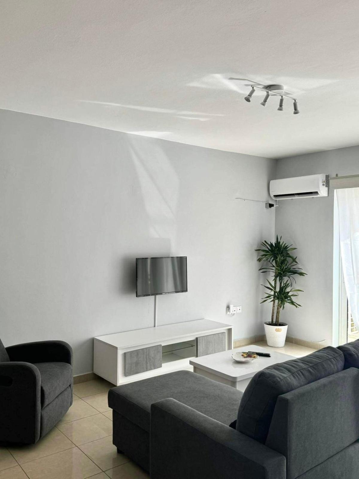 One-Bedroom Apartment photo 3