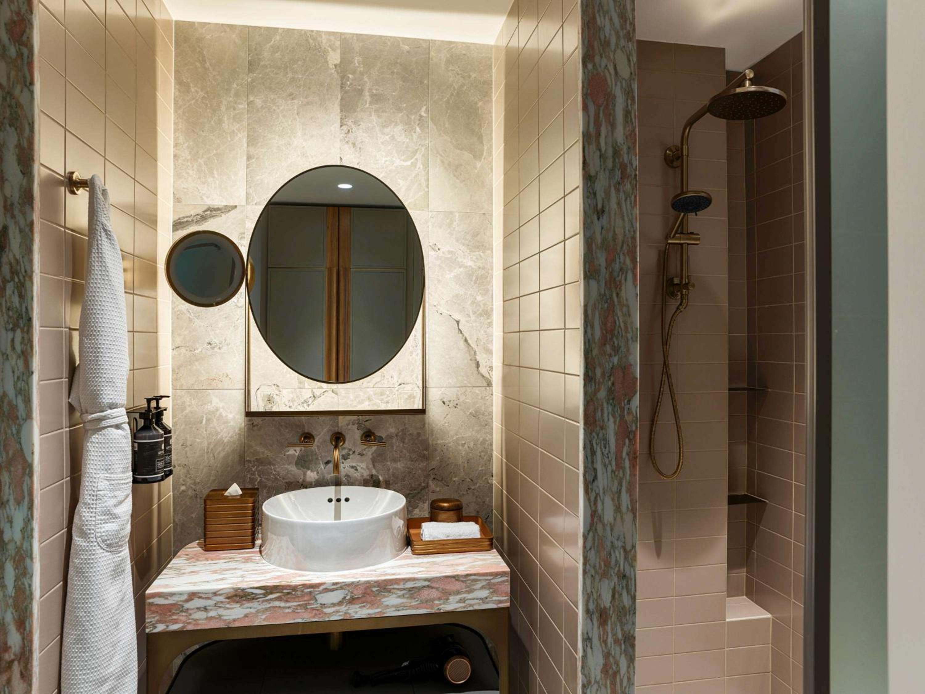 Luxury King Room thumbnail 5
