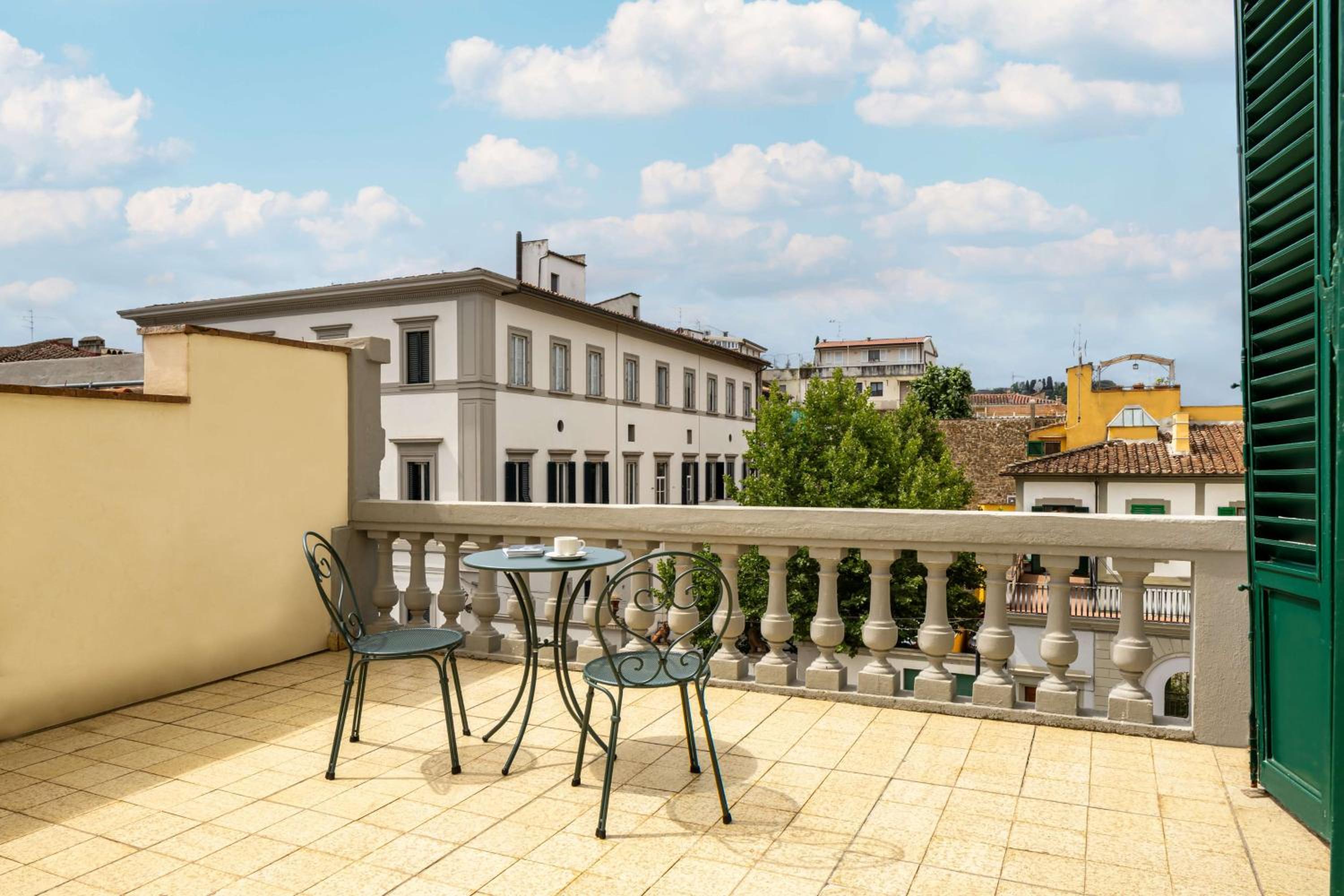 Deluxe King Room with Terrace thumbnail 6