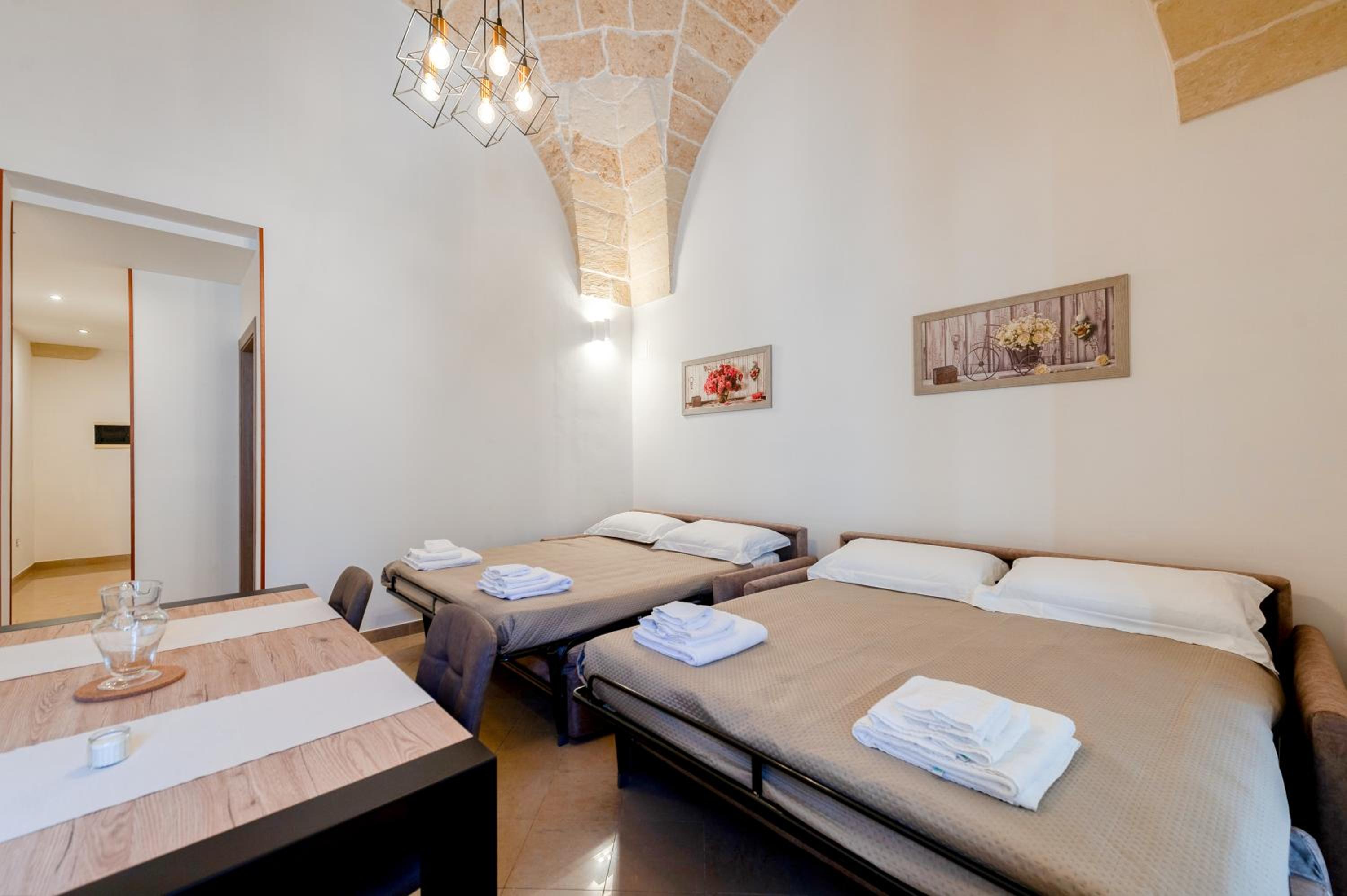 One-Bedroom Apartment with Garden photo 2