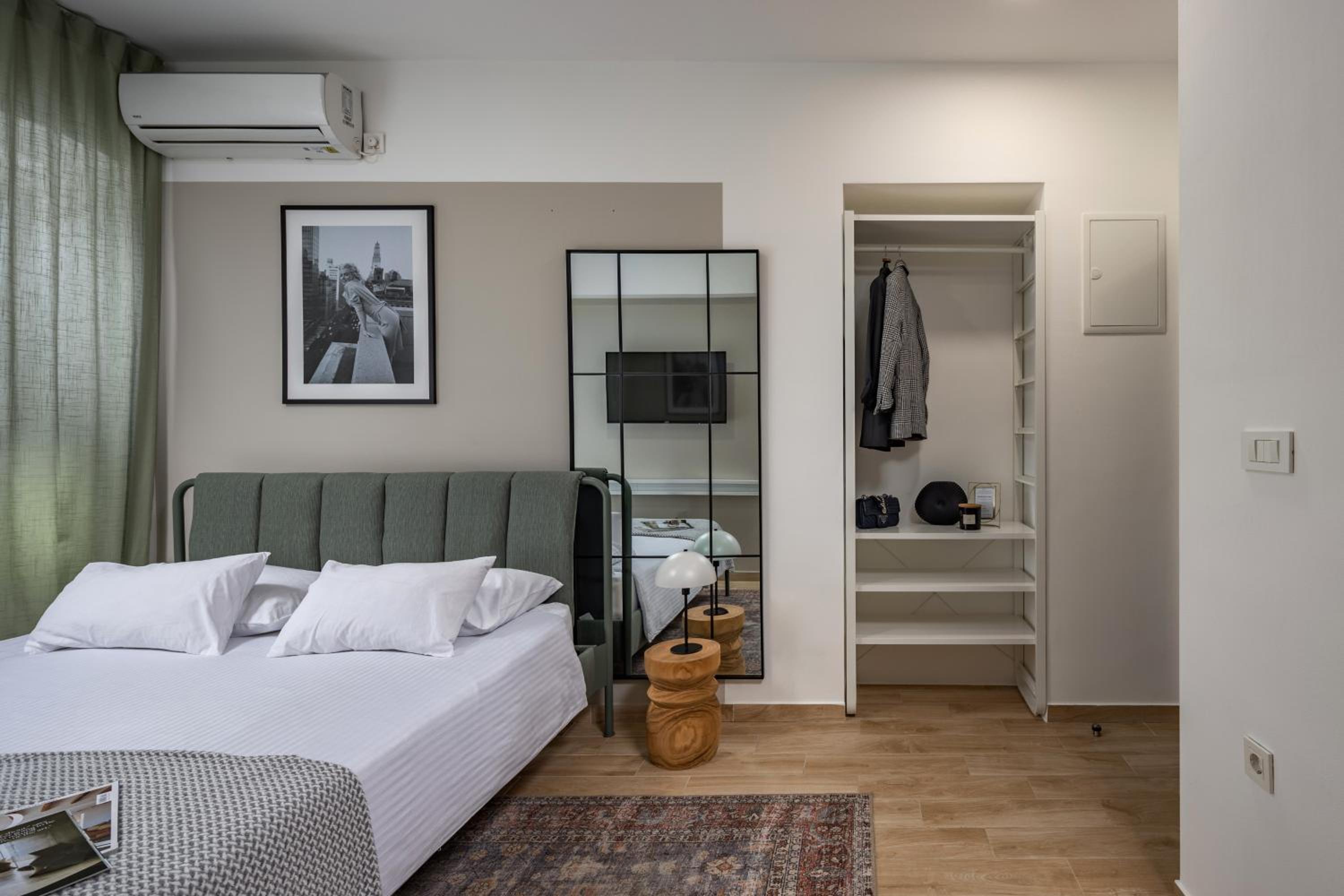 Studio Apartment photo 2