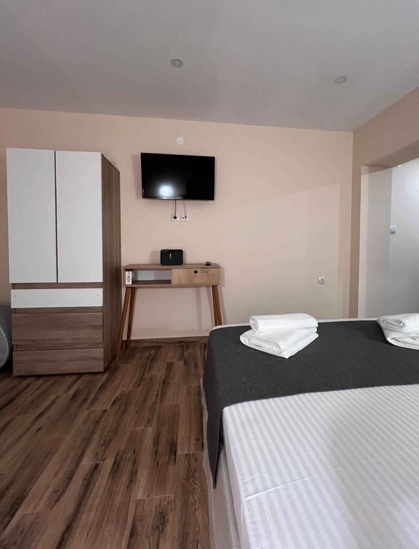 One-Bedroom House photo 1