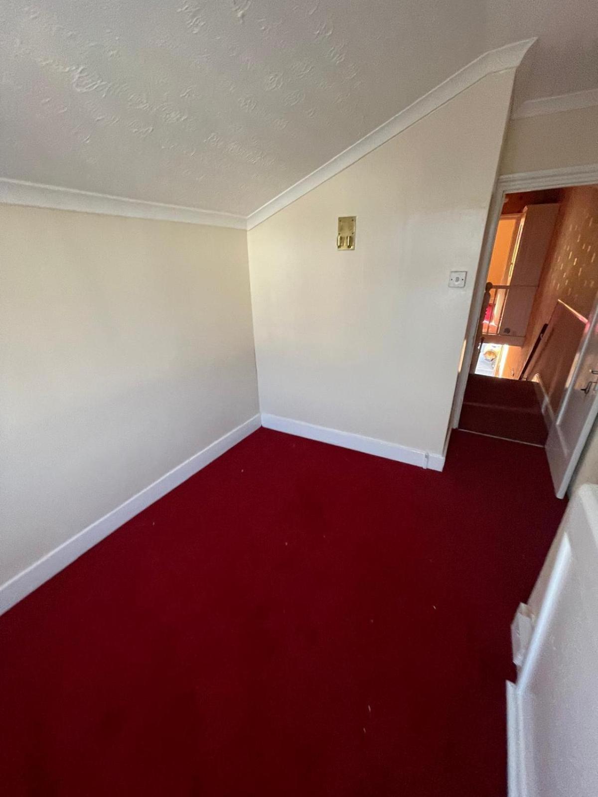 Three-Bedroom Apartment photo 2