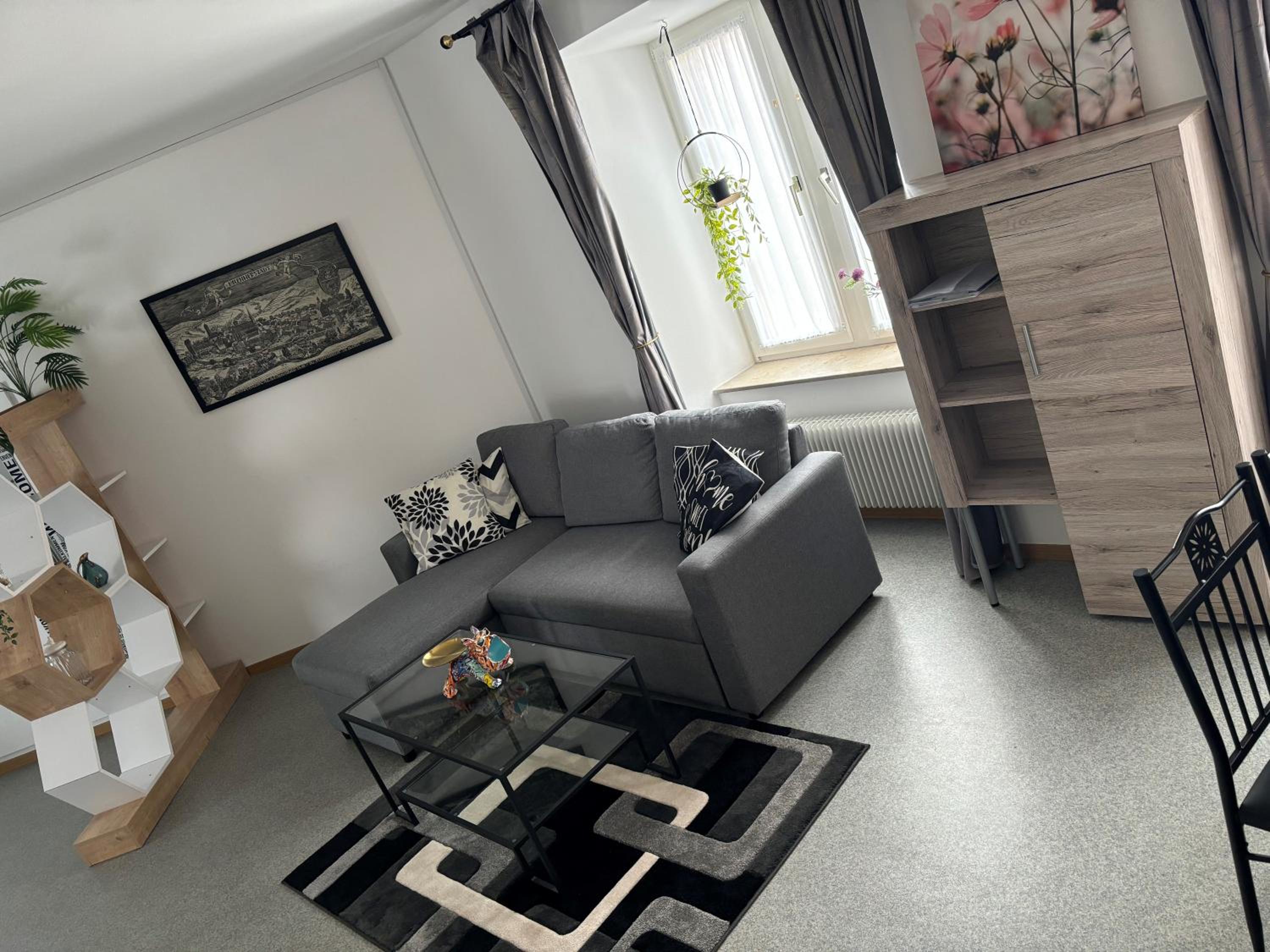 One-Bedroom Apartment photo 1