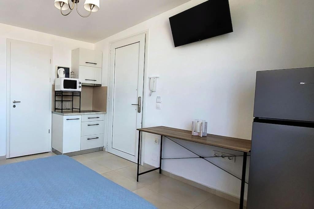 One-Bedroom Apartment photo 2