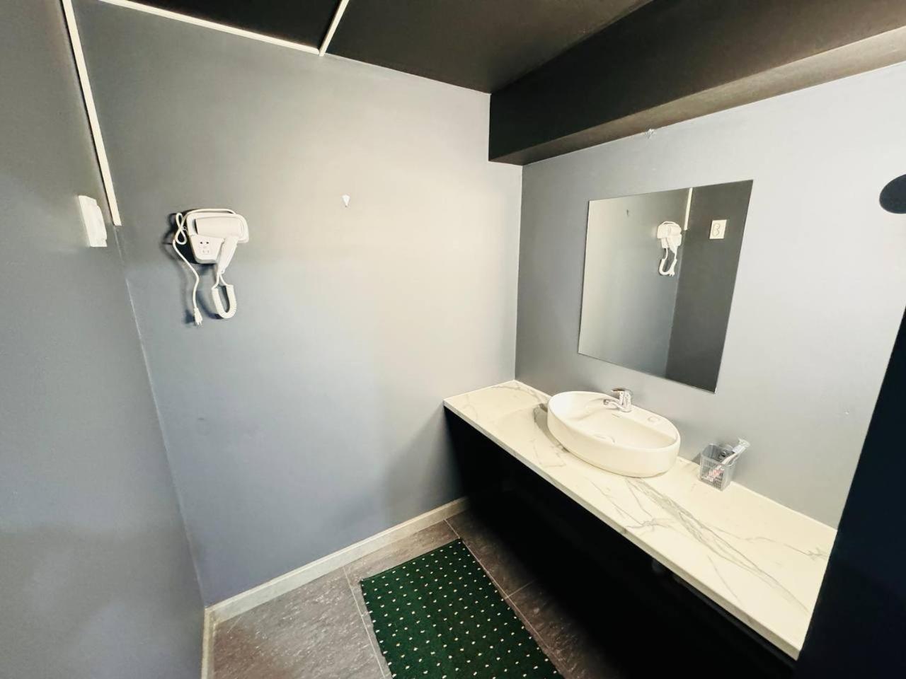 Double Room With Private Bathroom photo 2