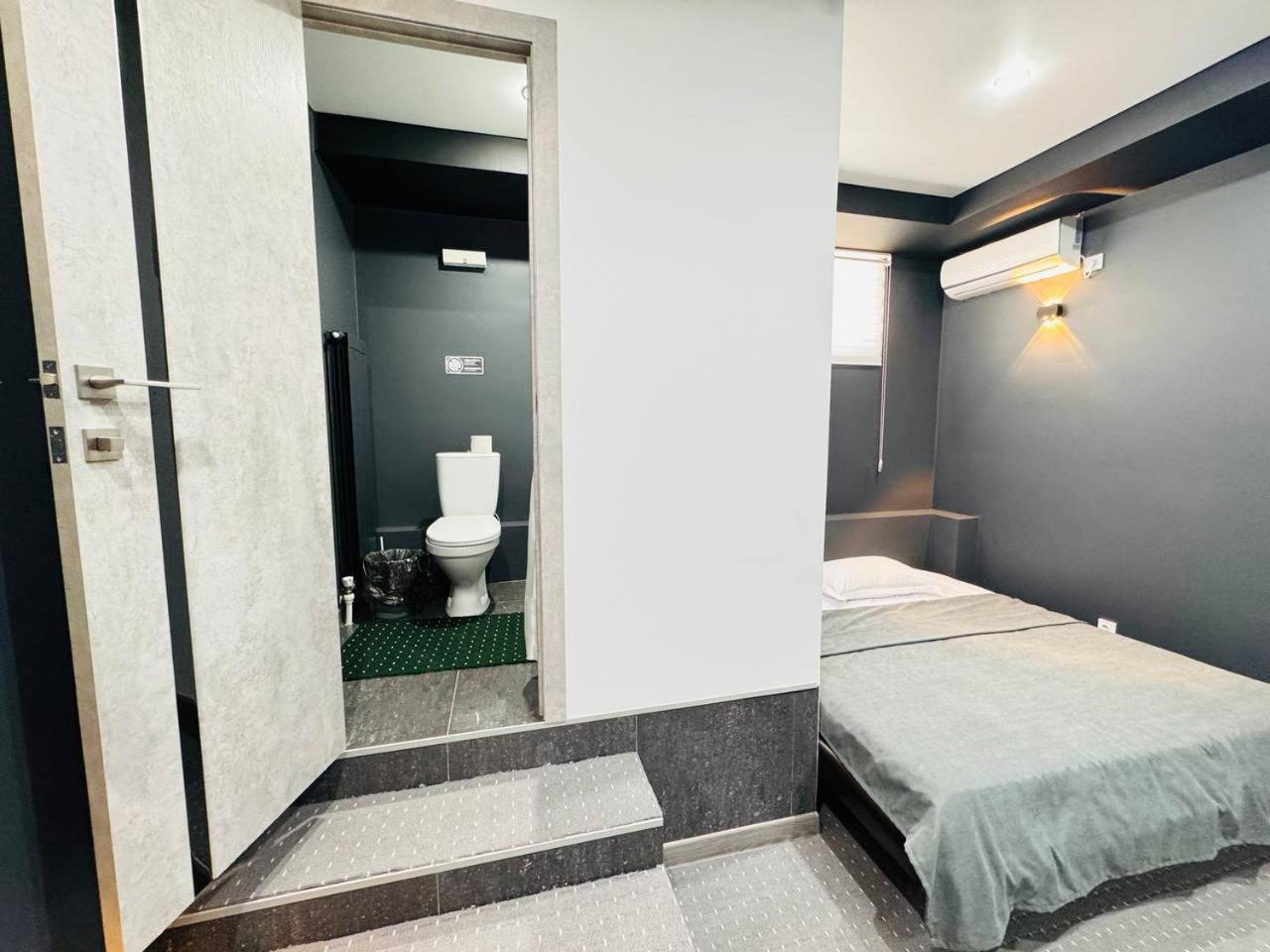 Double Room With Private Bathroom photo 3
