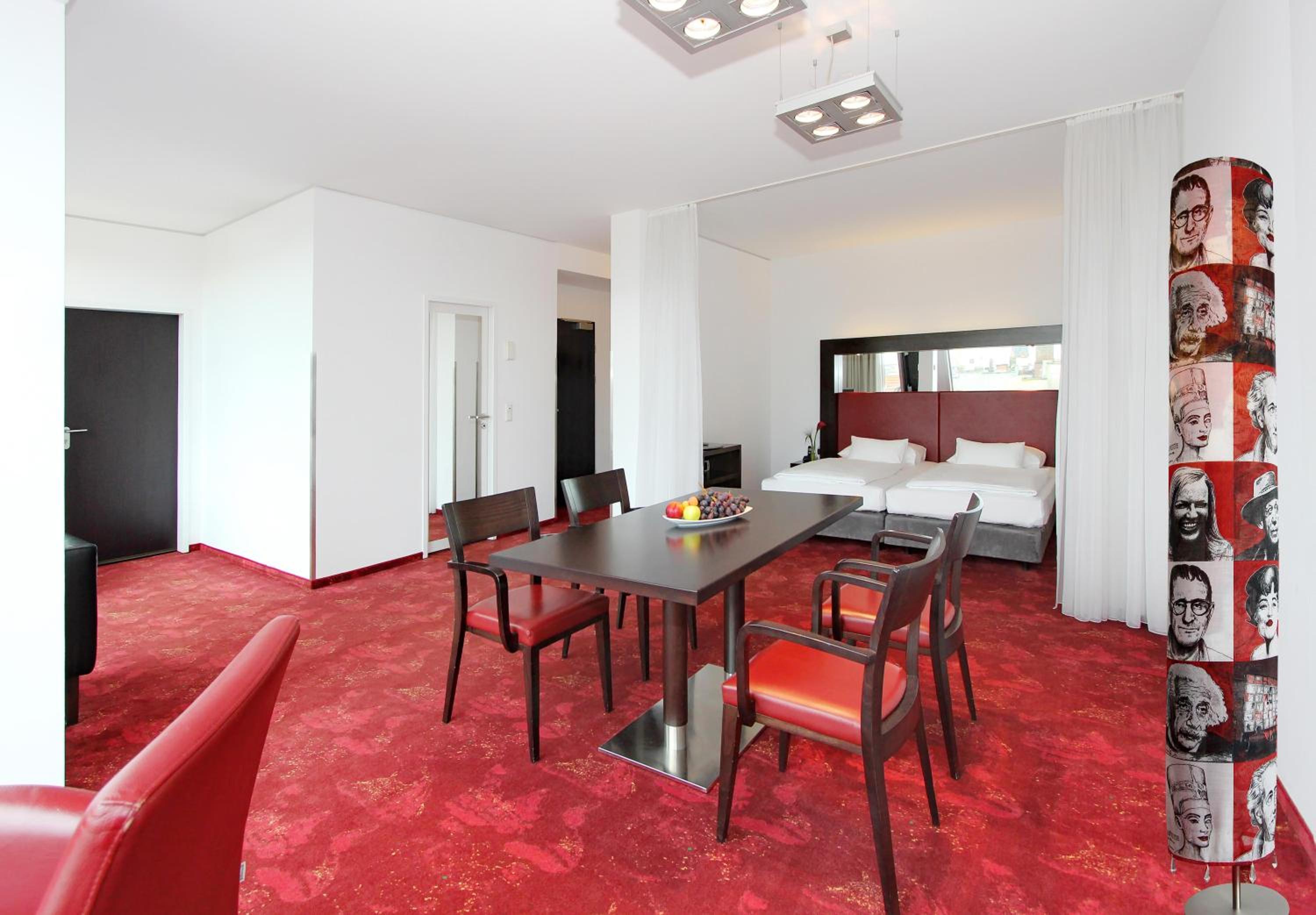 Suite photo 1