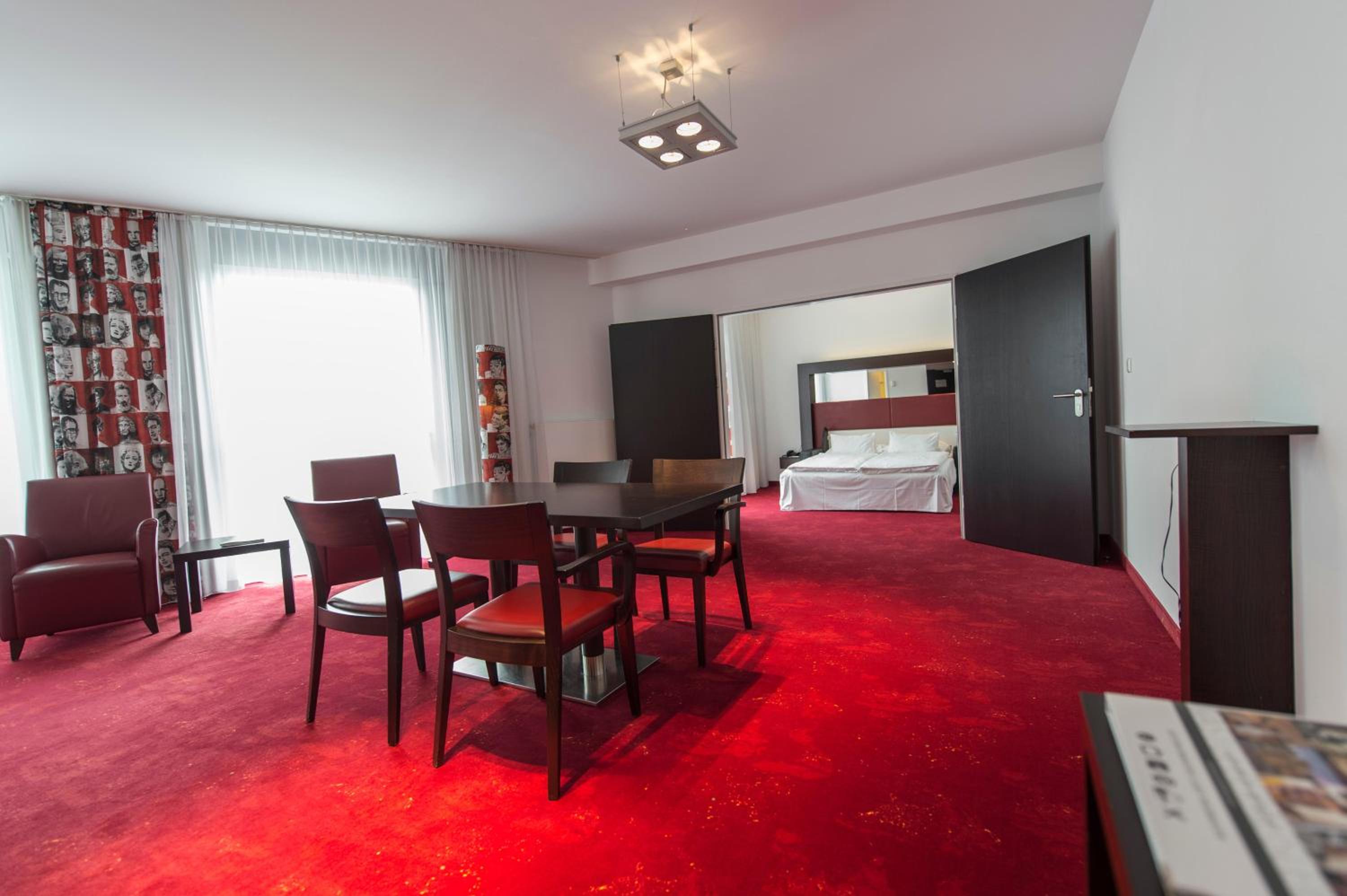 Business Suite photo 1