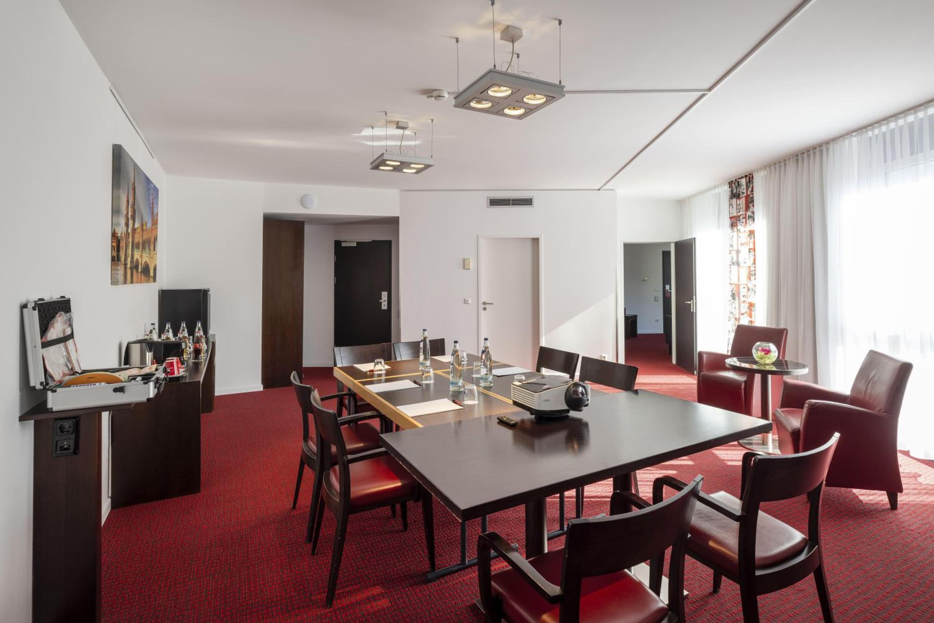 Business Suite photo 3