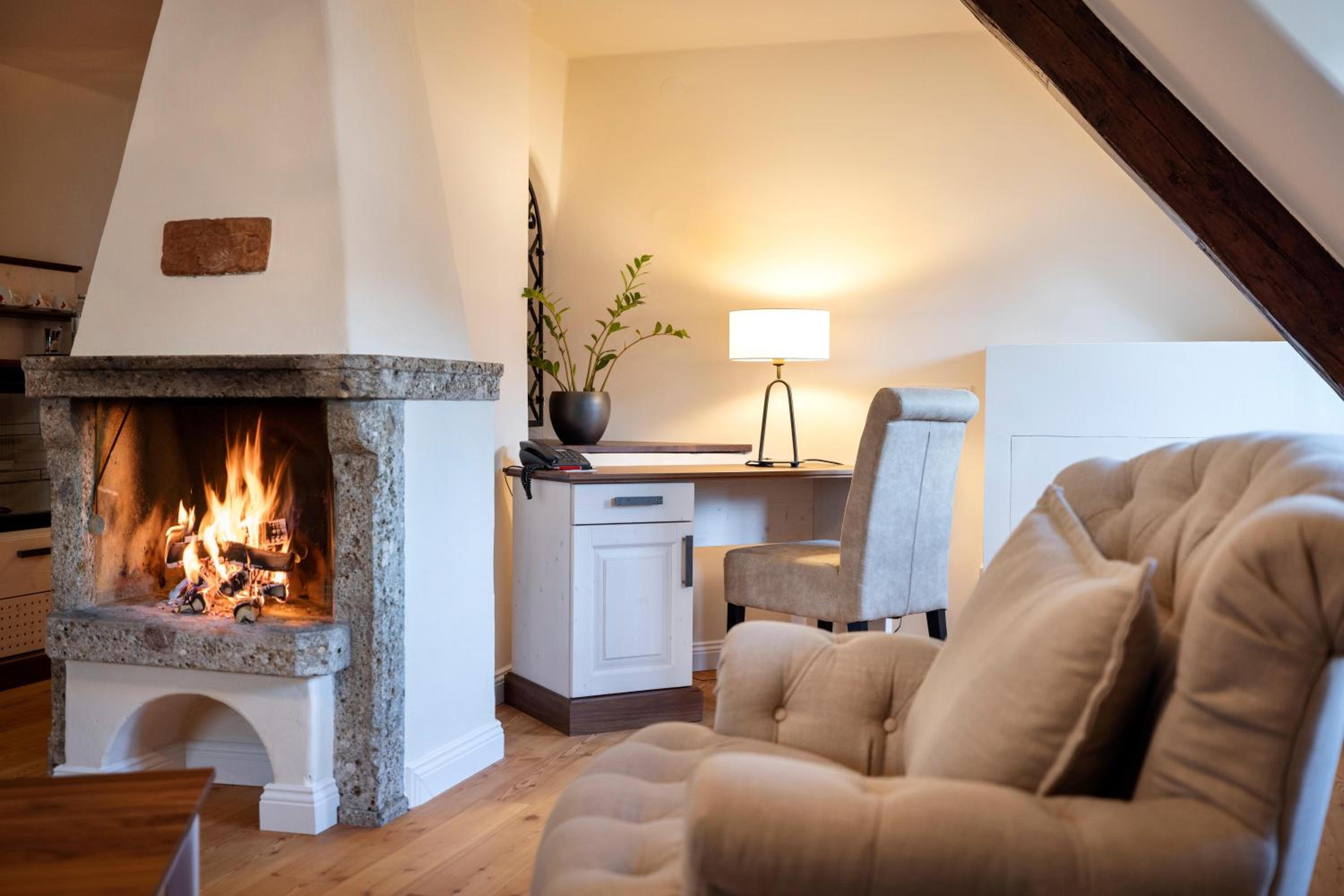 Suite - Photo 1
