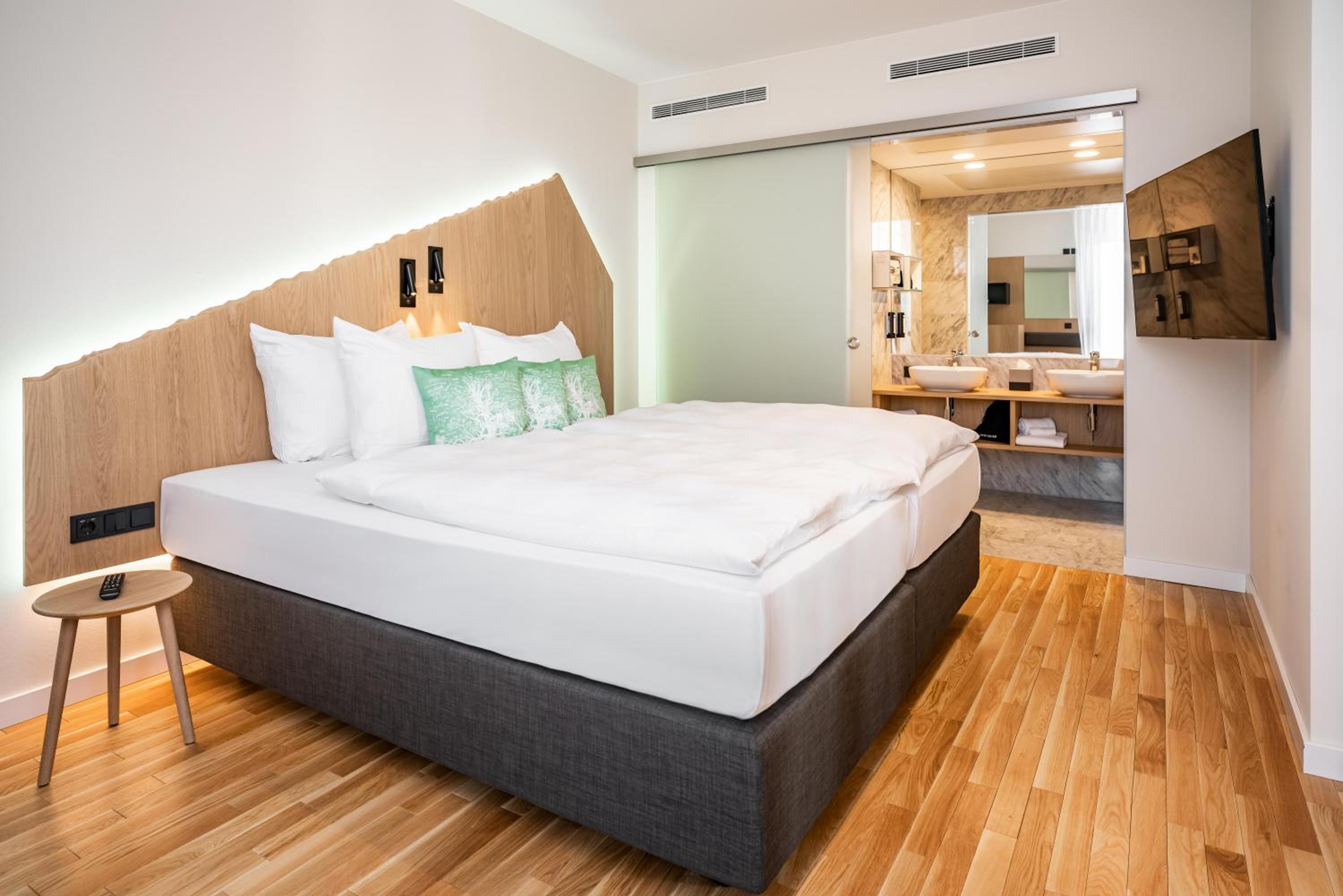 Suite - Photo 9