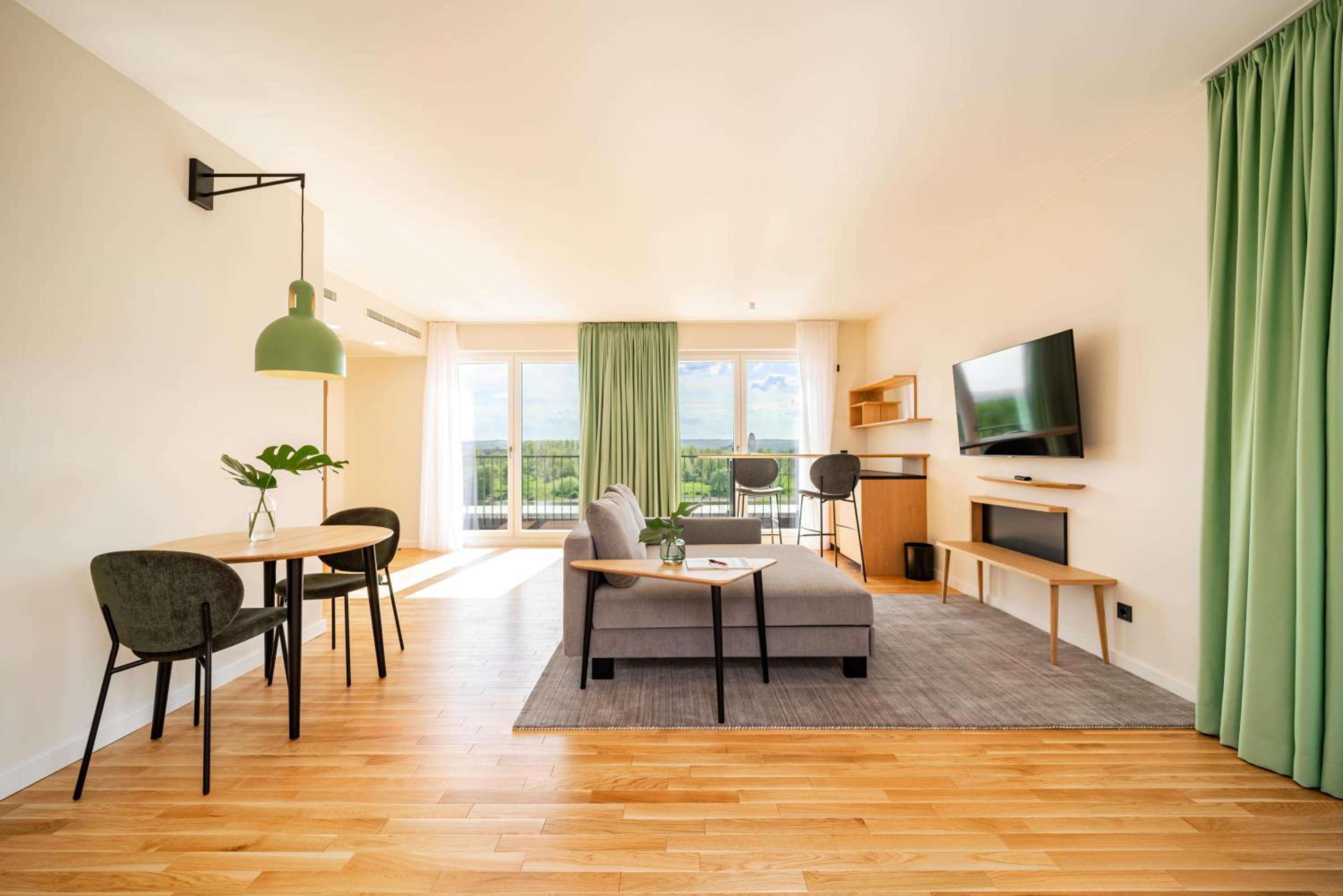 Suite - Photo 8