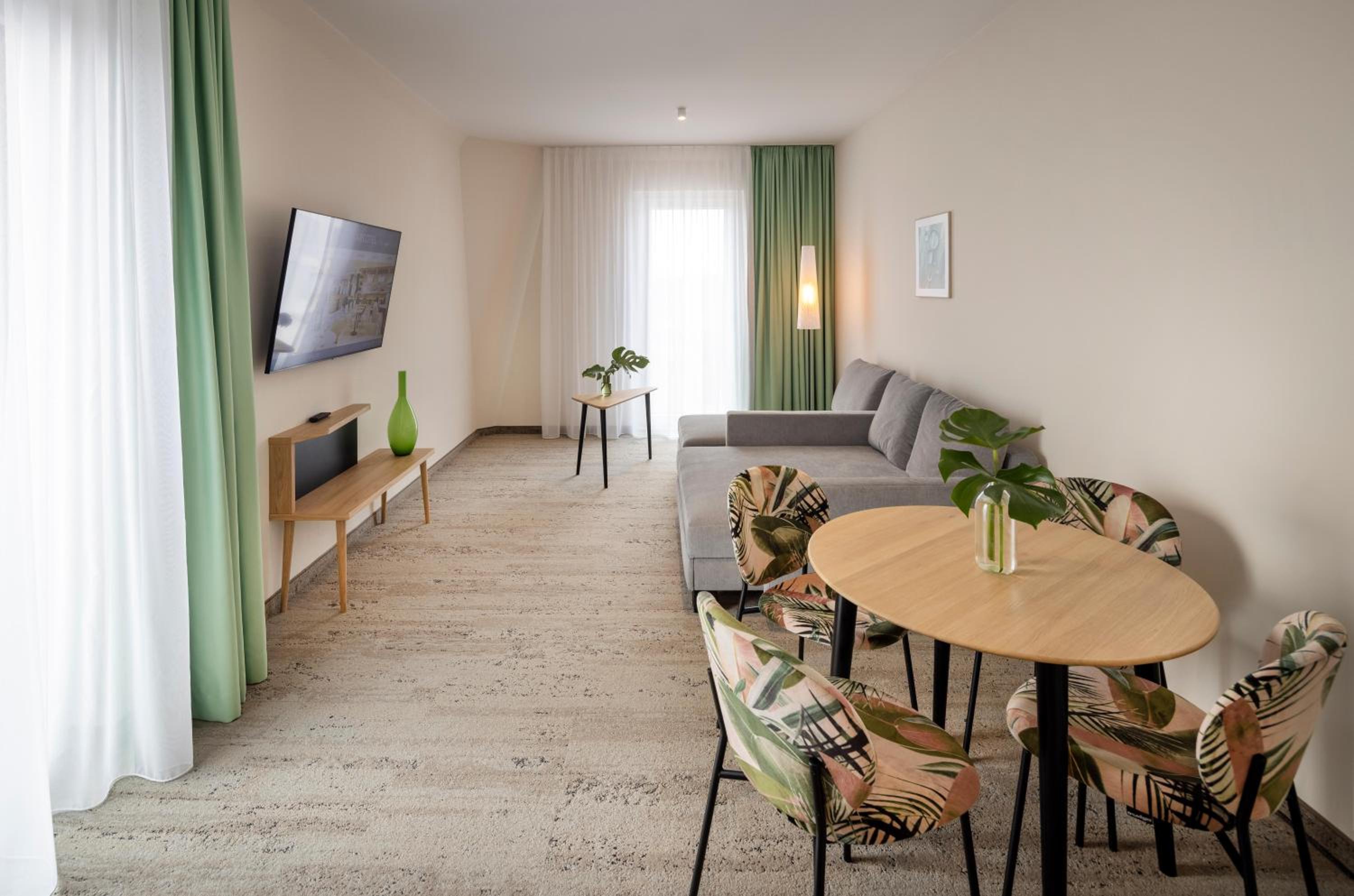 Suite - Photo 4