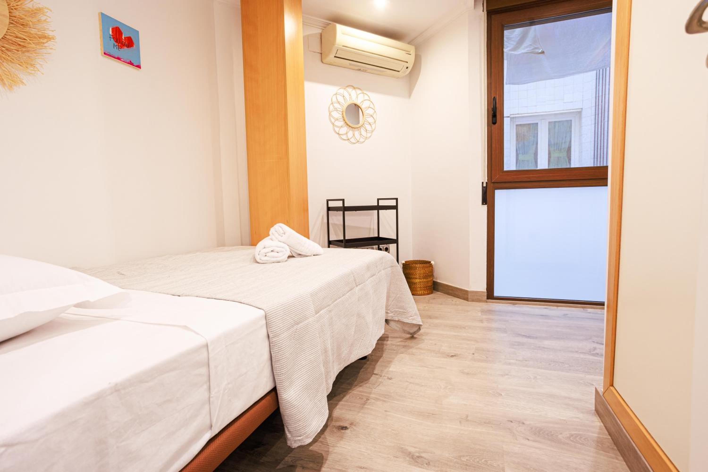 Apartamento de tres habitaciones con vista al puerto