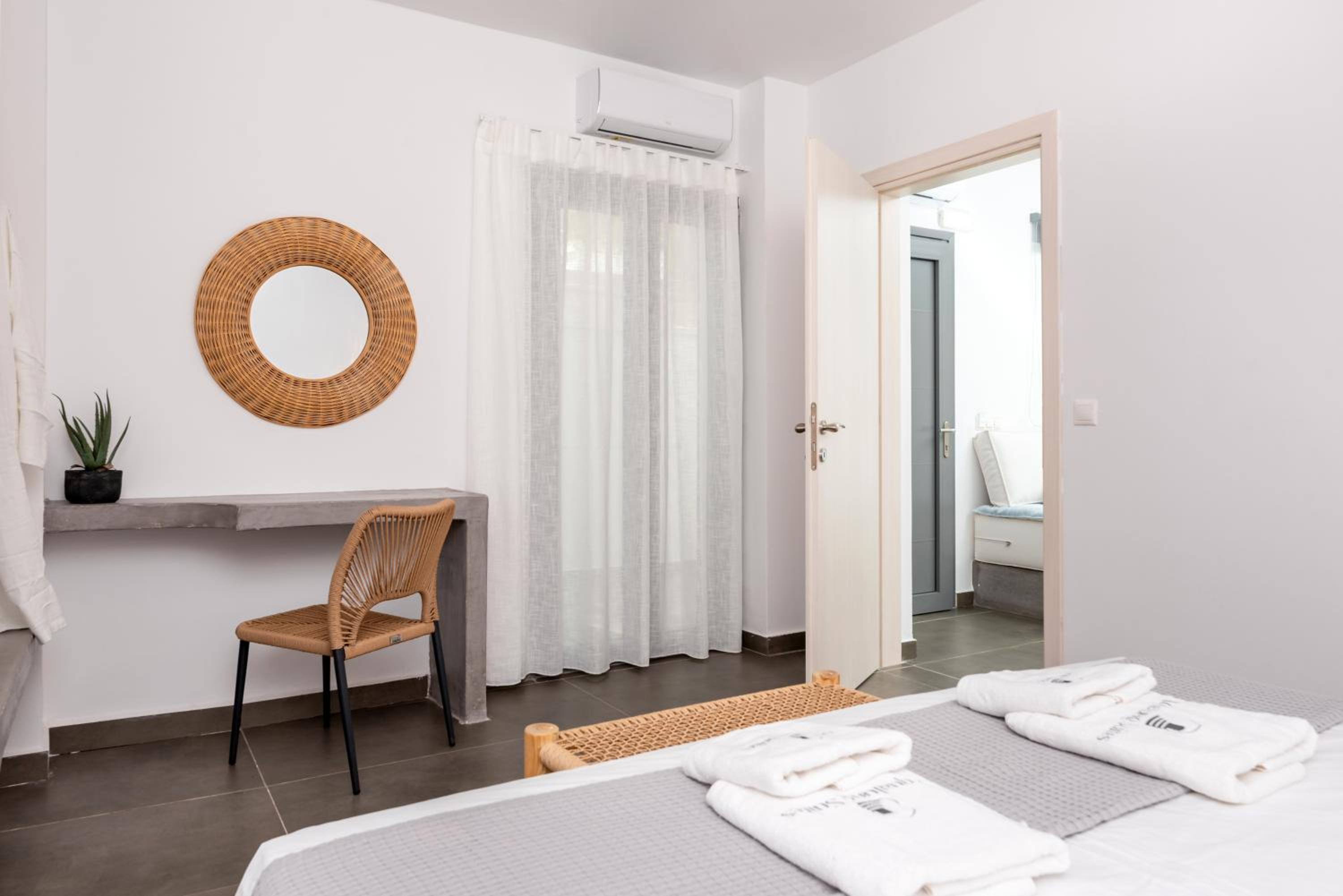 Superior Suite - Photo 38