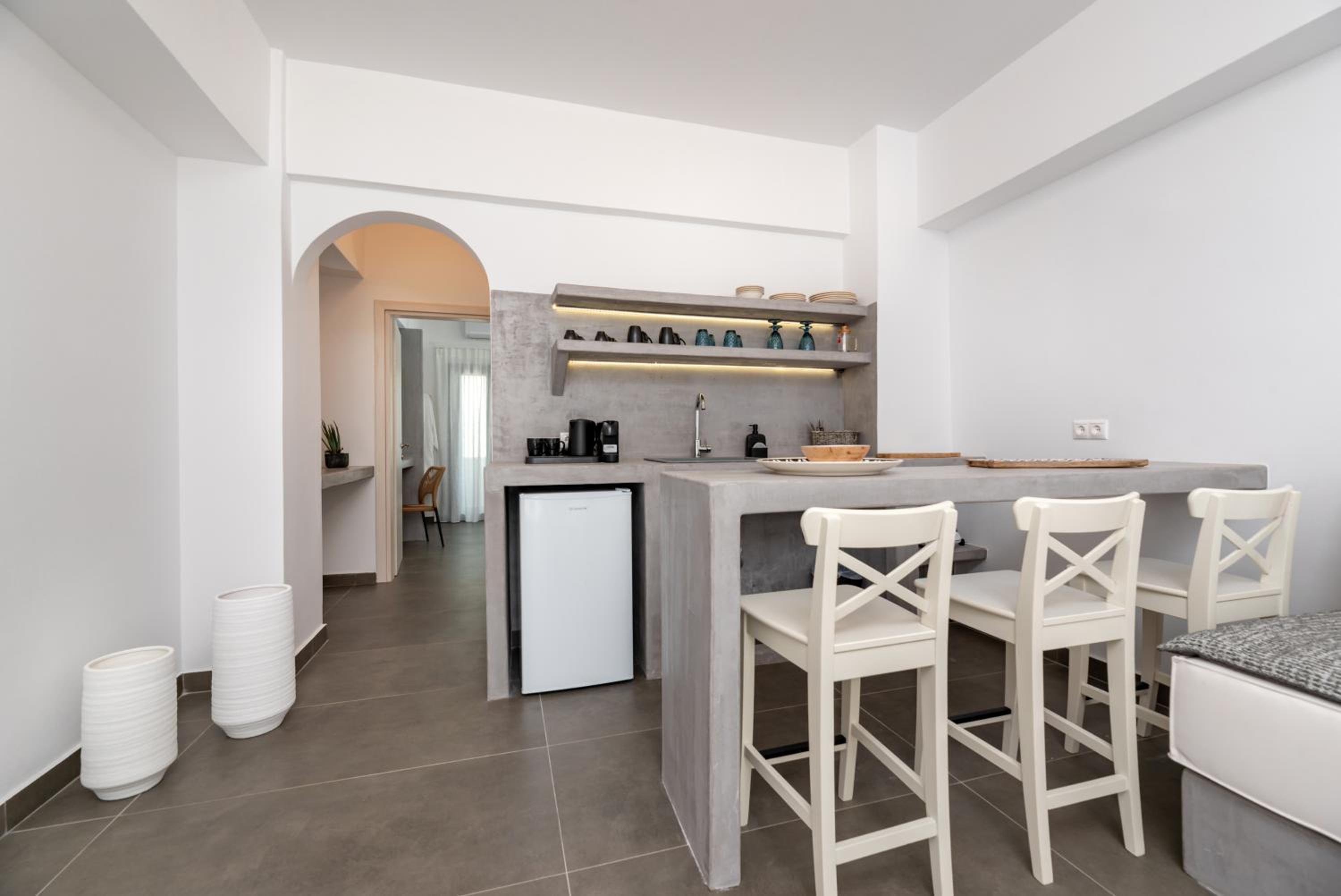 Superior Suite - Photo 12