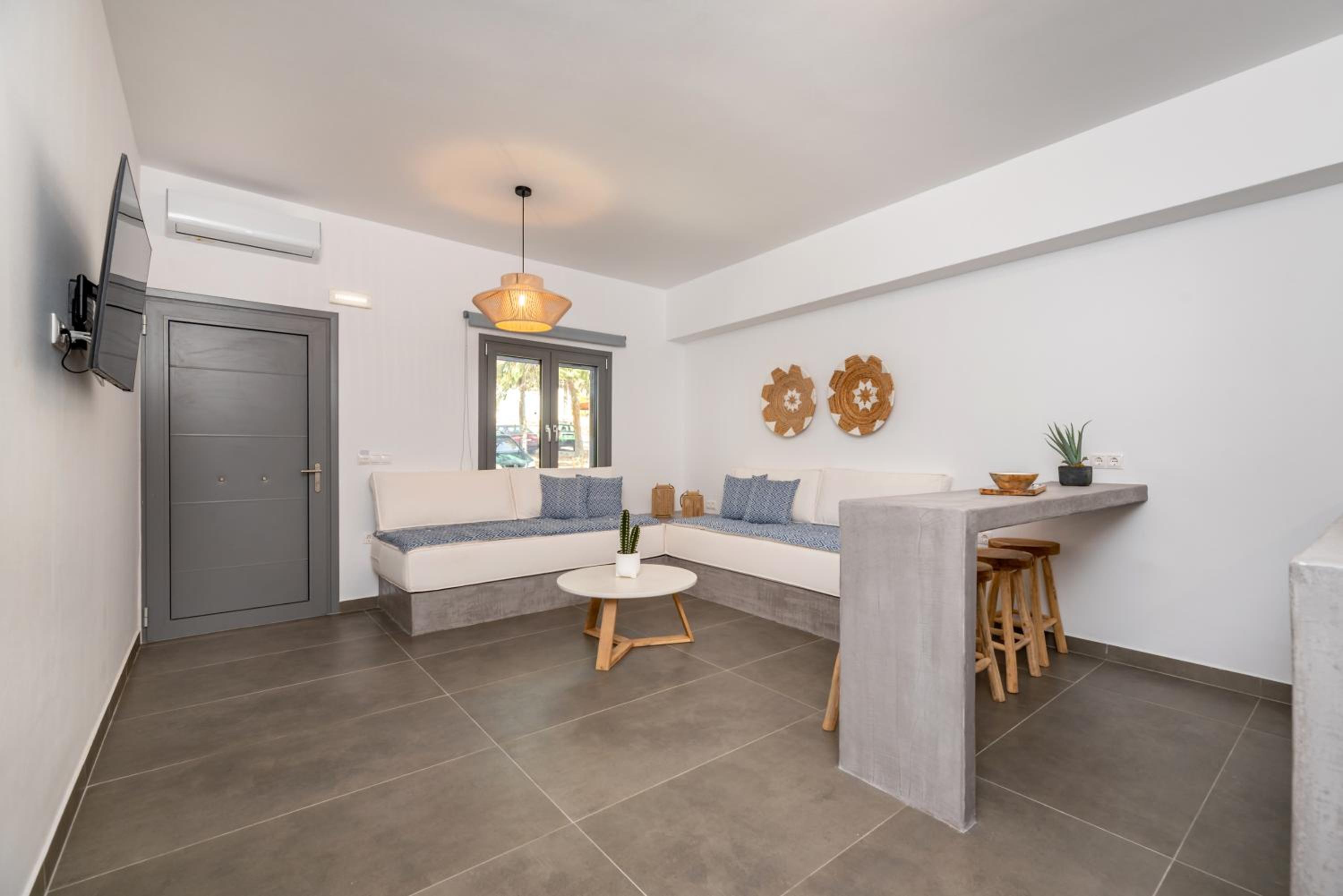 Superior Suite - Photo 26